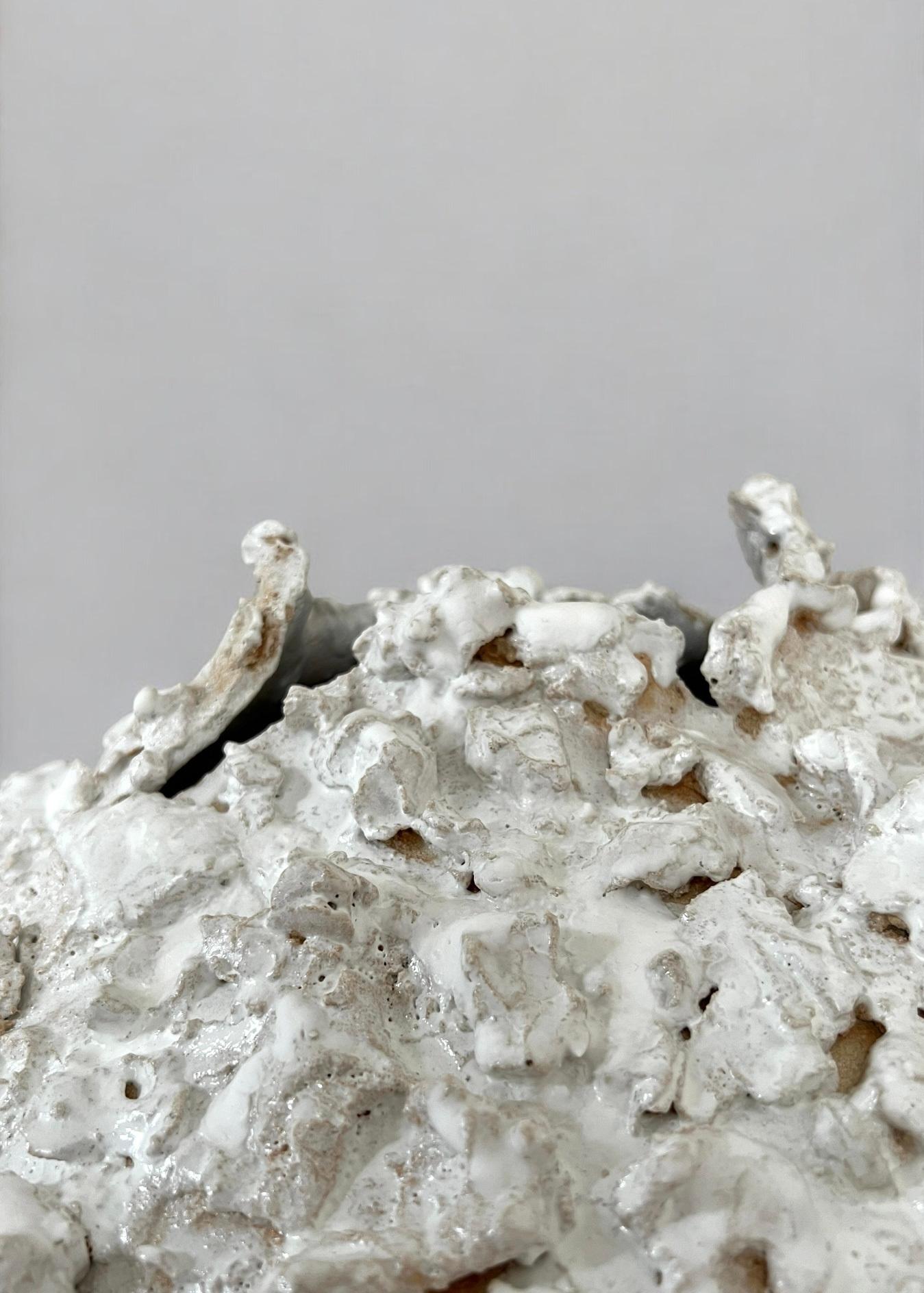 Steingutskulptur ohne Titel aus dem Jahr 19 von Laura Pasquino (Niederländisch) im Angebot