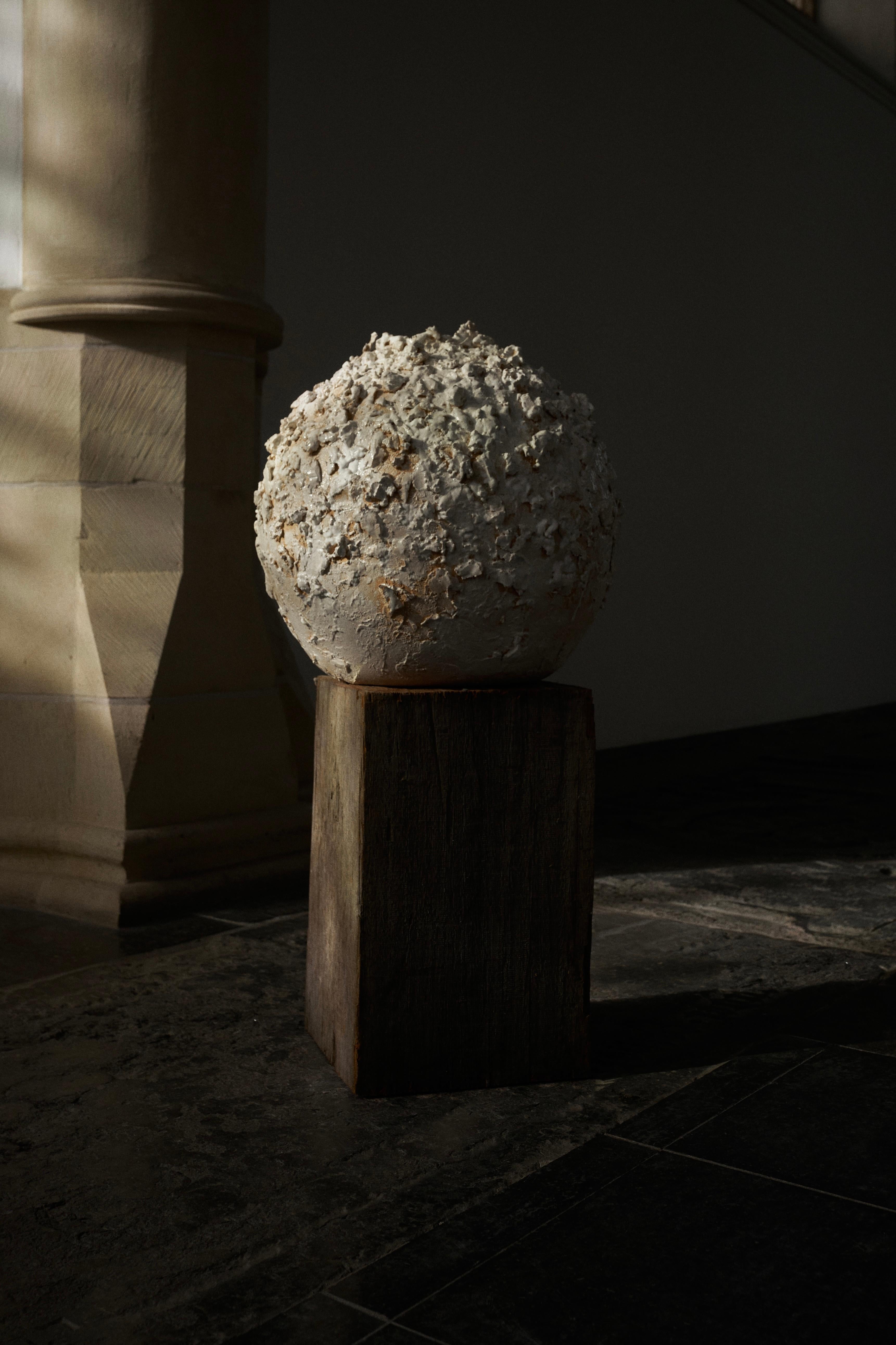 Steingutskulptur ohne Titel aus dem Jahr 19 von Laura Pasquino im Zustand „Neu“ im Angebot in Geneve, CH