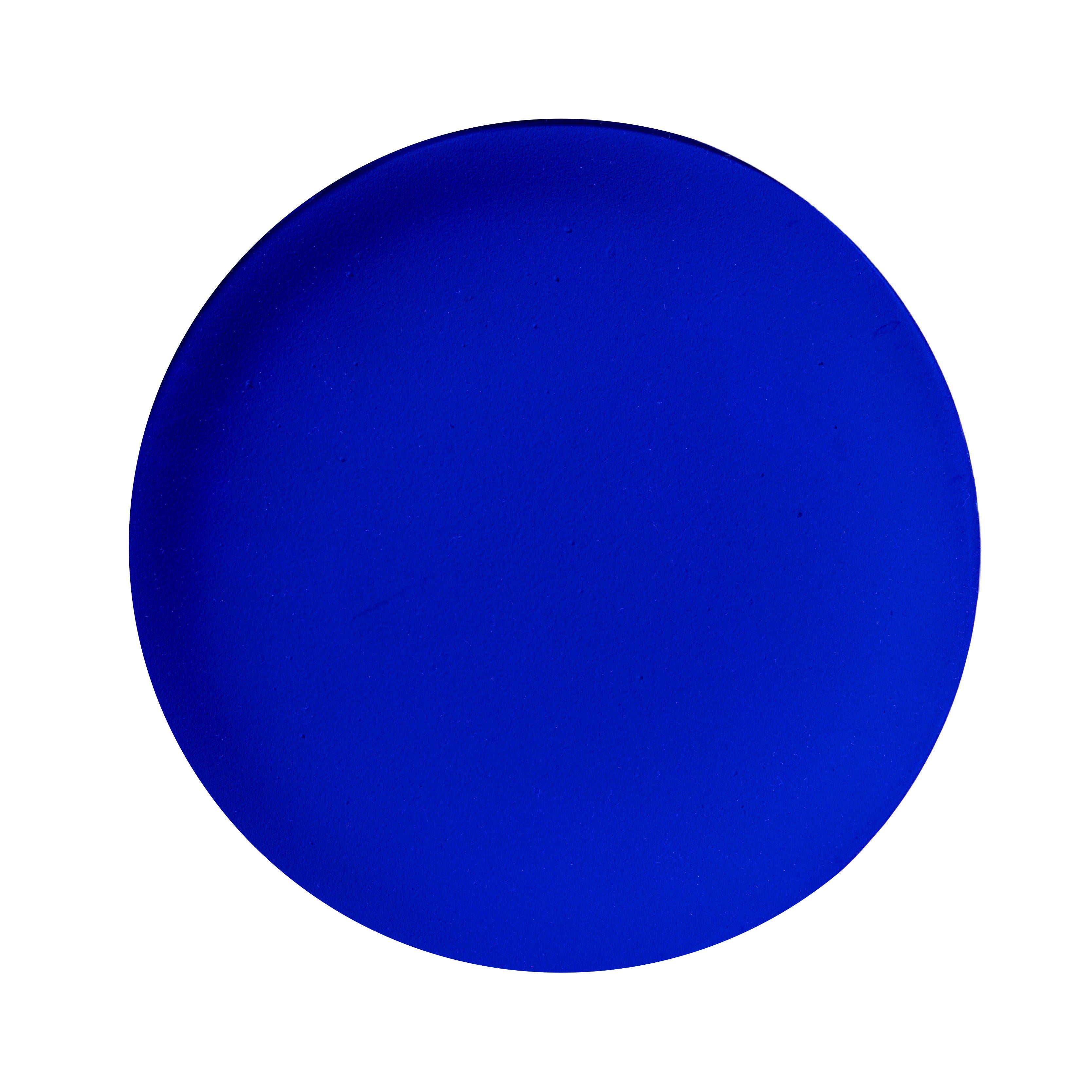 Assiette bleue sans titre d'Yves Klein Neuf - En vente à Jersey City, NJ