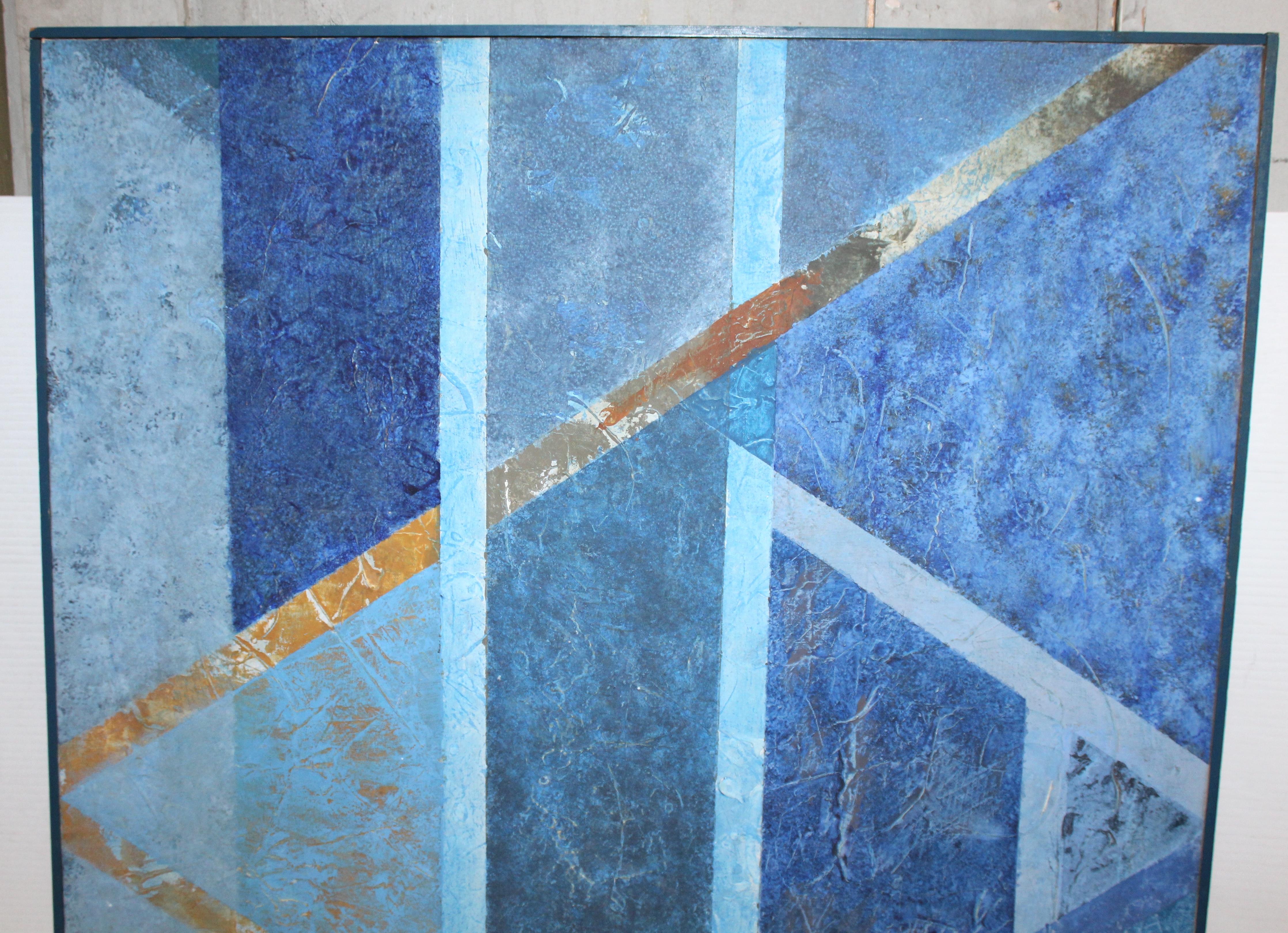 Questo dipinto su tela è un pezzo contemporaneo che mostra linee che si intersecano per creare forme geometriche. Il colore è prevalentemente blu con strisce dorate.
Firmato e datato da Bertol.
Si prega di confermare la posizione NY o NJ