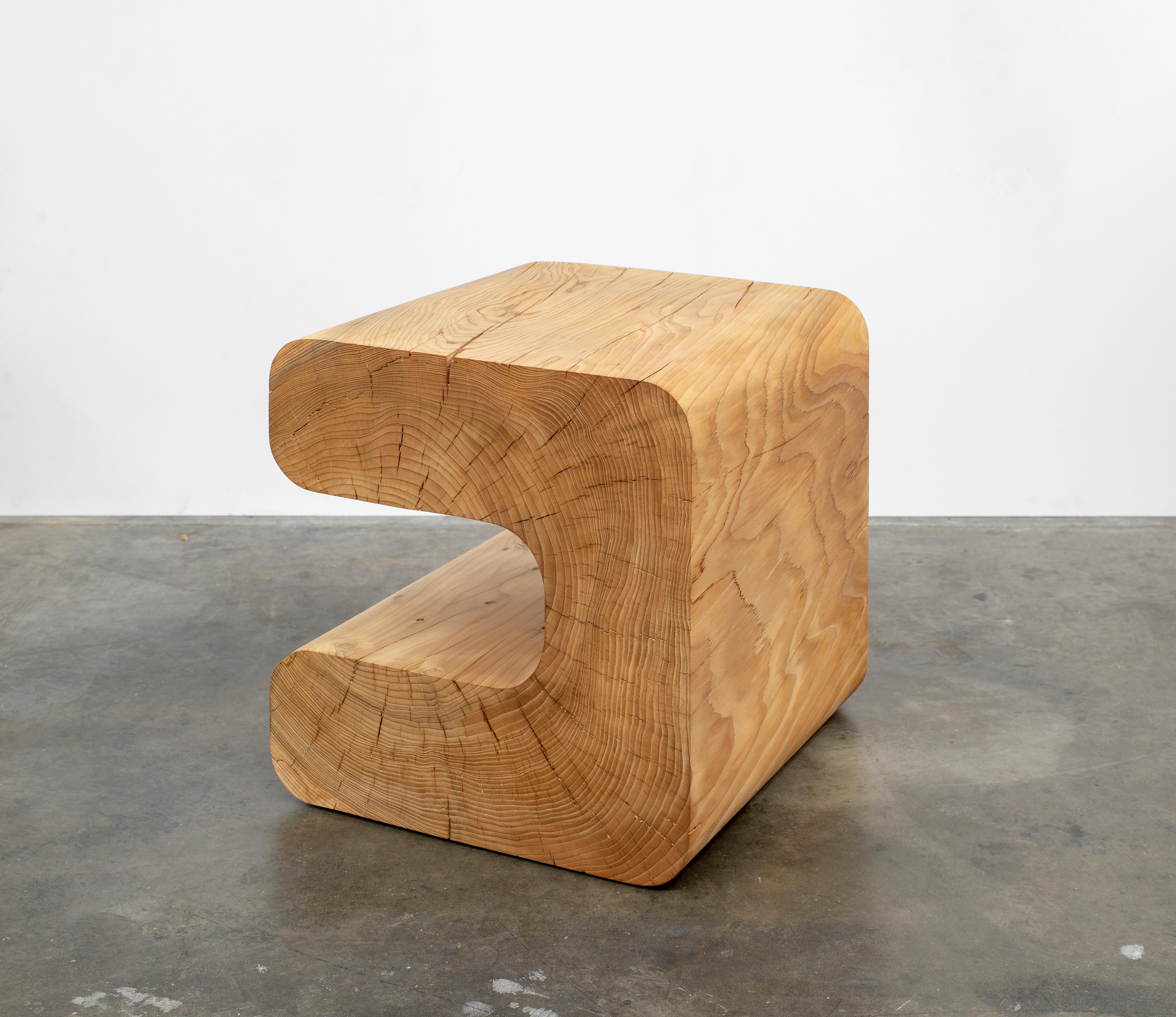 Américain Table d'appoint sculpturale Deodar Cedar sans titre de Christopher Norman en vente