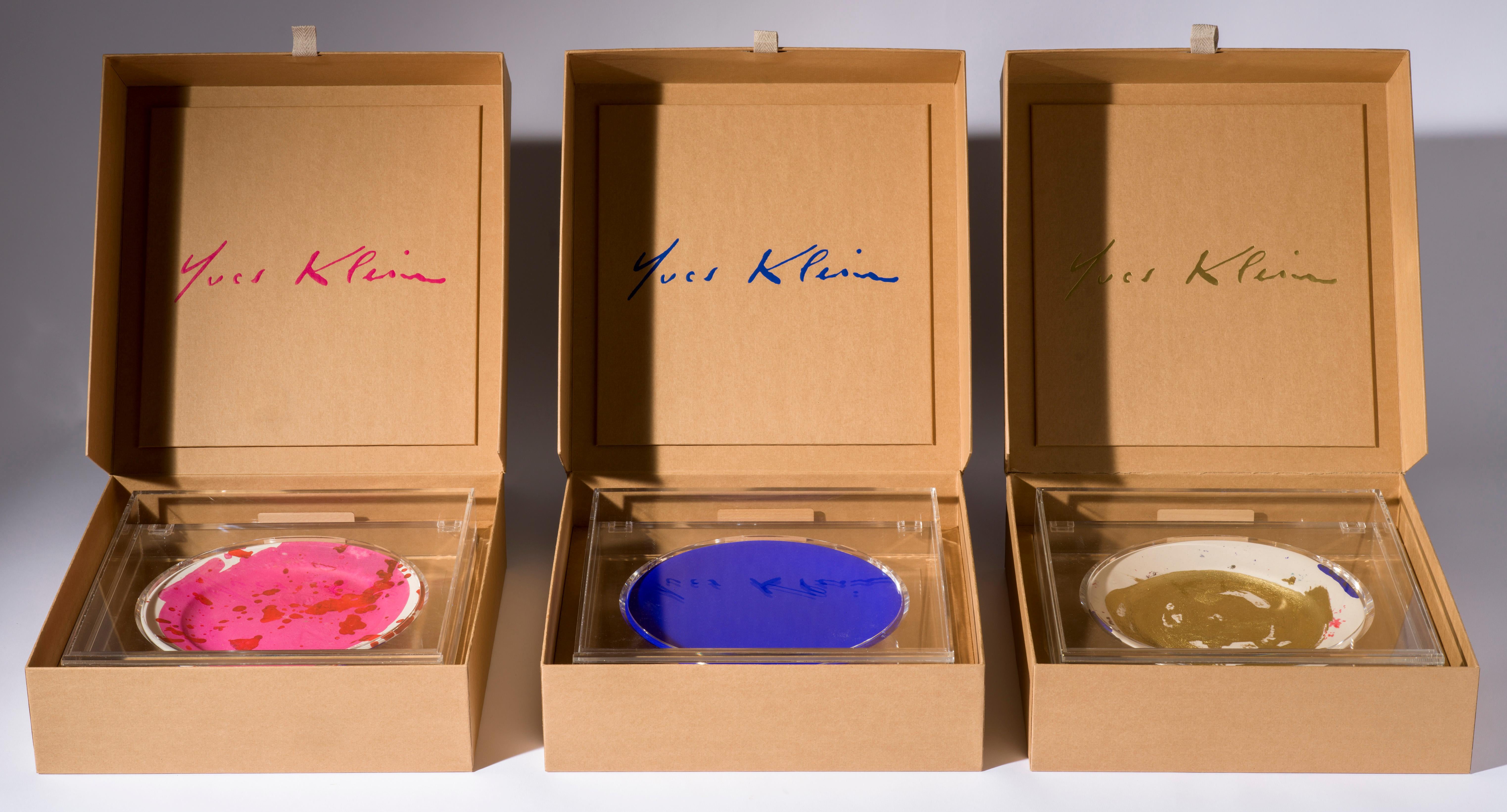 Cotto Piatto d'oro senza titolo di Yves Klein in vendita