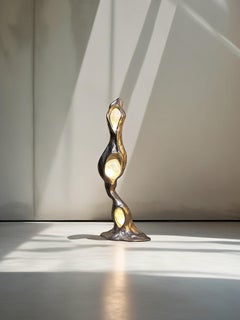 Untitled I Skulpturale Stehleuchte von Aeny Studio