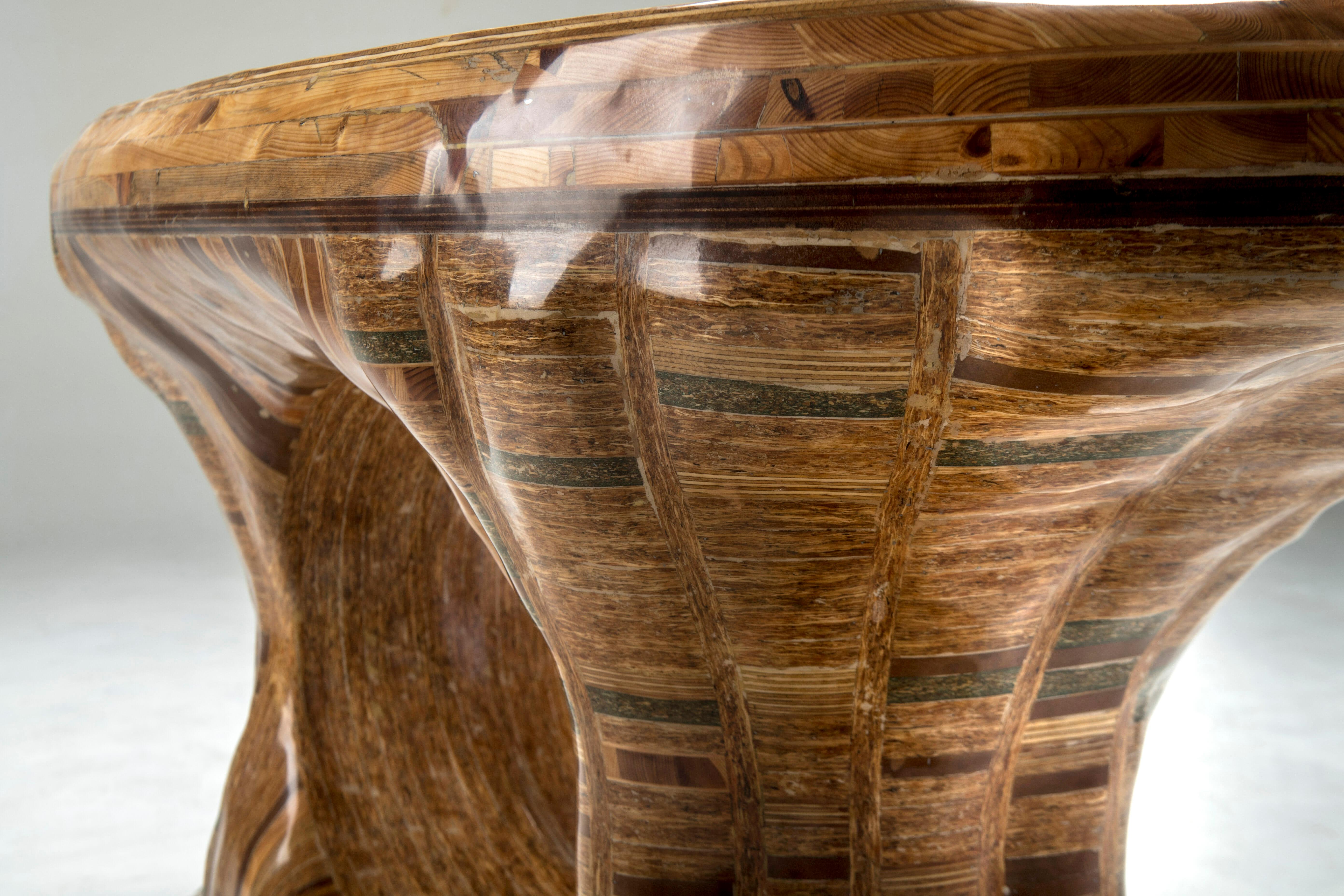 Its form refers to the pumpkin with Arabian influence. Deep colours of nature combined in this piece of art and architecture. 
This is the line of one of a kind works that Max jungblut made before his seat projects.

“Make the not shining, shining