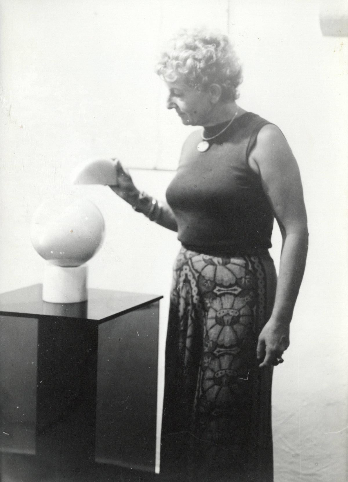 Marble sculpture by Hanna Eshel, entitled 