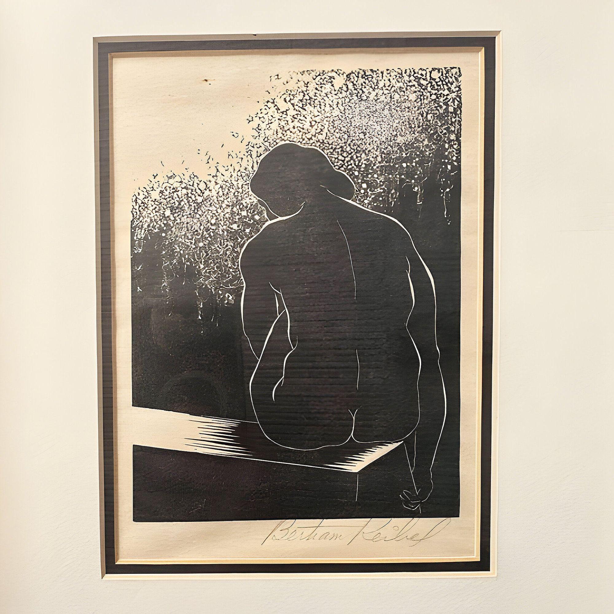 Gravure originale sans titre sur bois en noir sur papier tissé blanc cassé, signée par Bertram Reibel (Américain, 1901-1993). Elle représente une femme nue assise, de dos, la main légèrement ouverte sur le côté. L'impression a un ton magnifique et