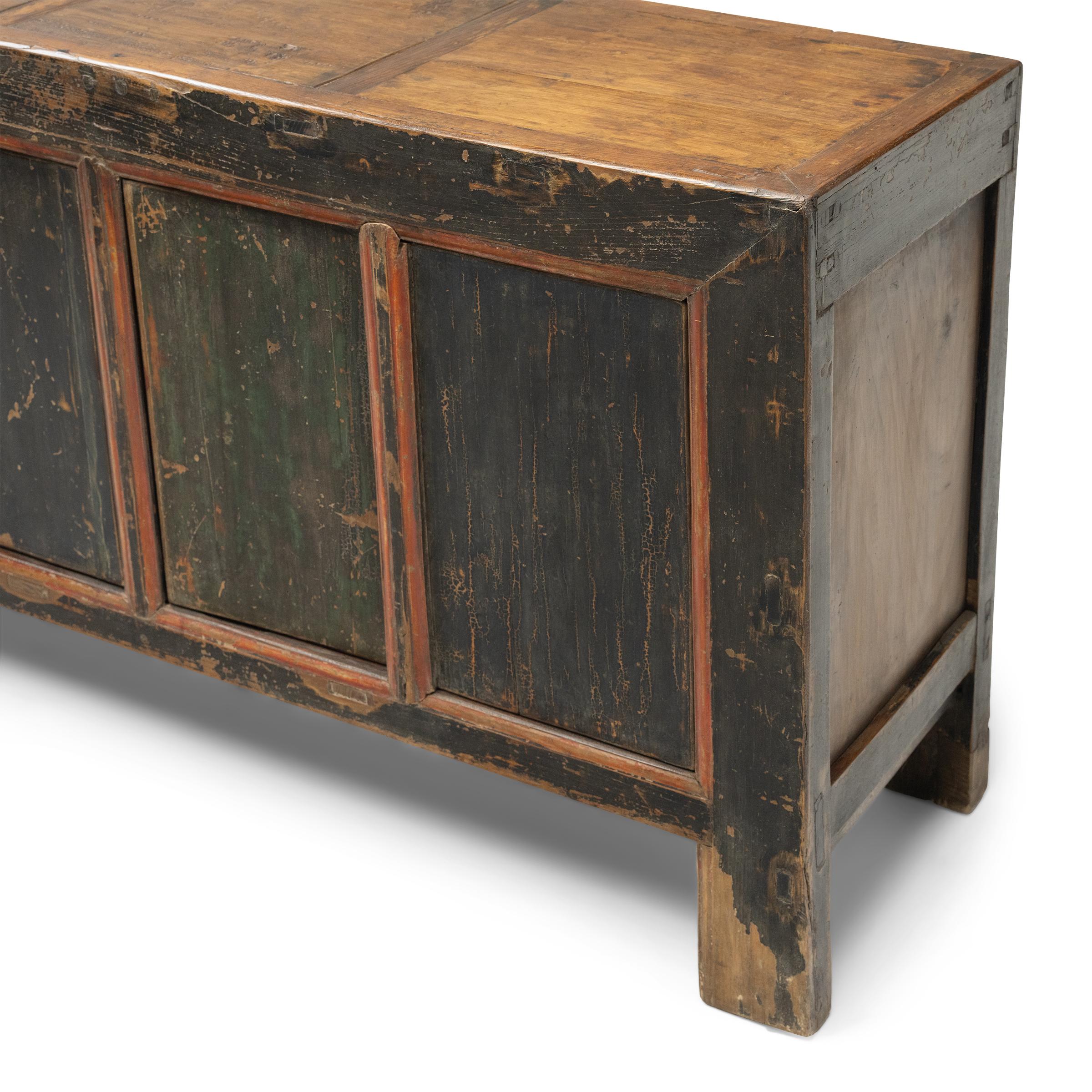 Laqué Sans titre (Coffer de porte rouge), vers 1900 en vente