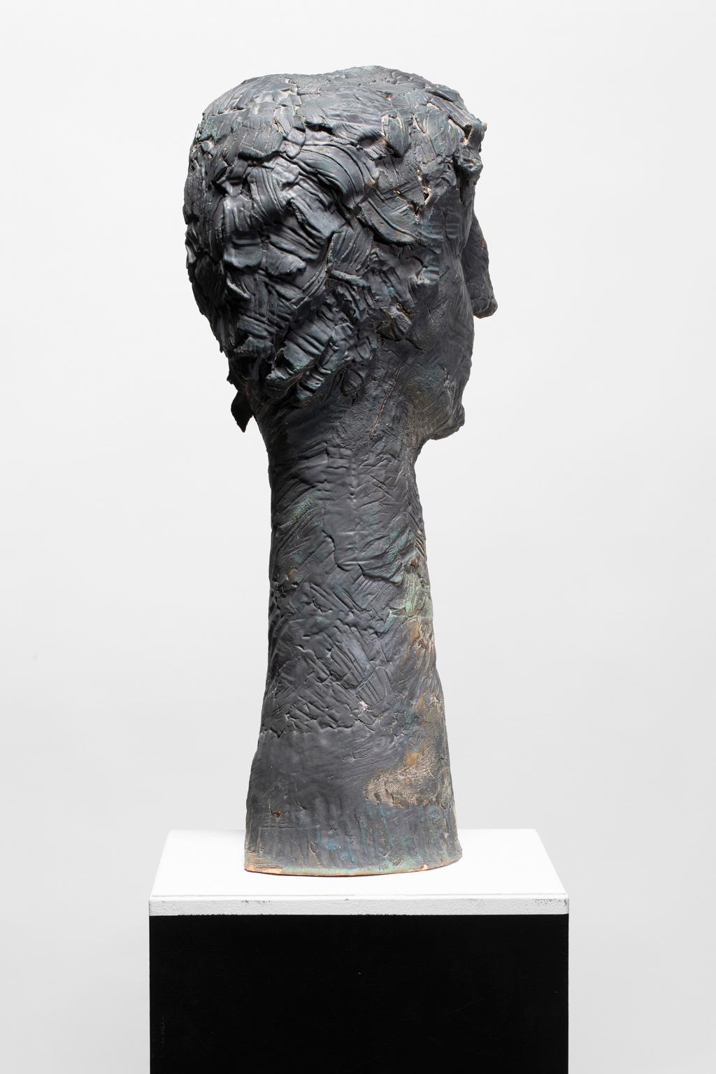 Judy Brady: Keramikkopf mit Skulptur (amerikanisch) im Angebot