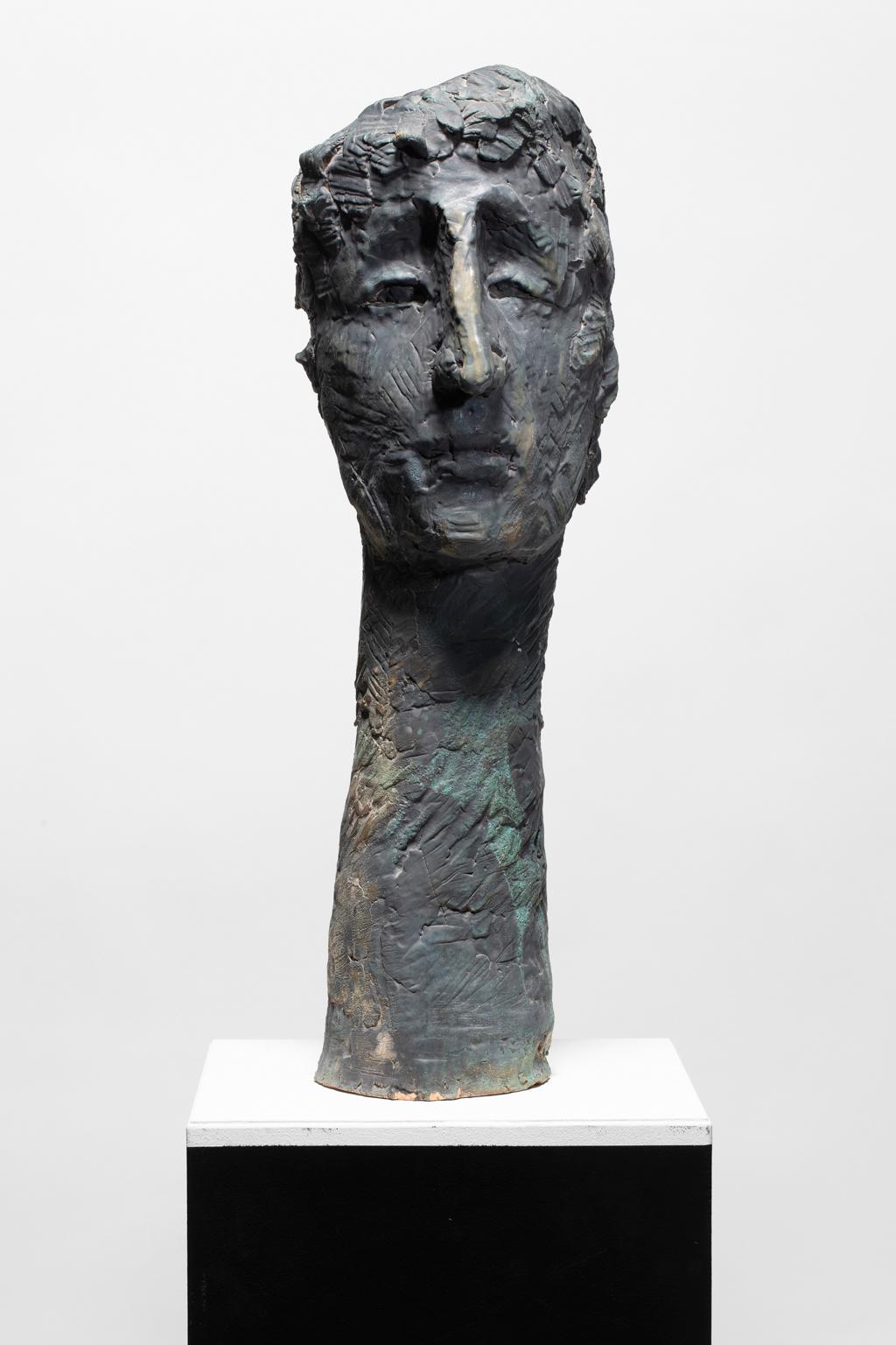 Judy Brady: Keramikkopf mit Skulptur im Angebot 1