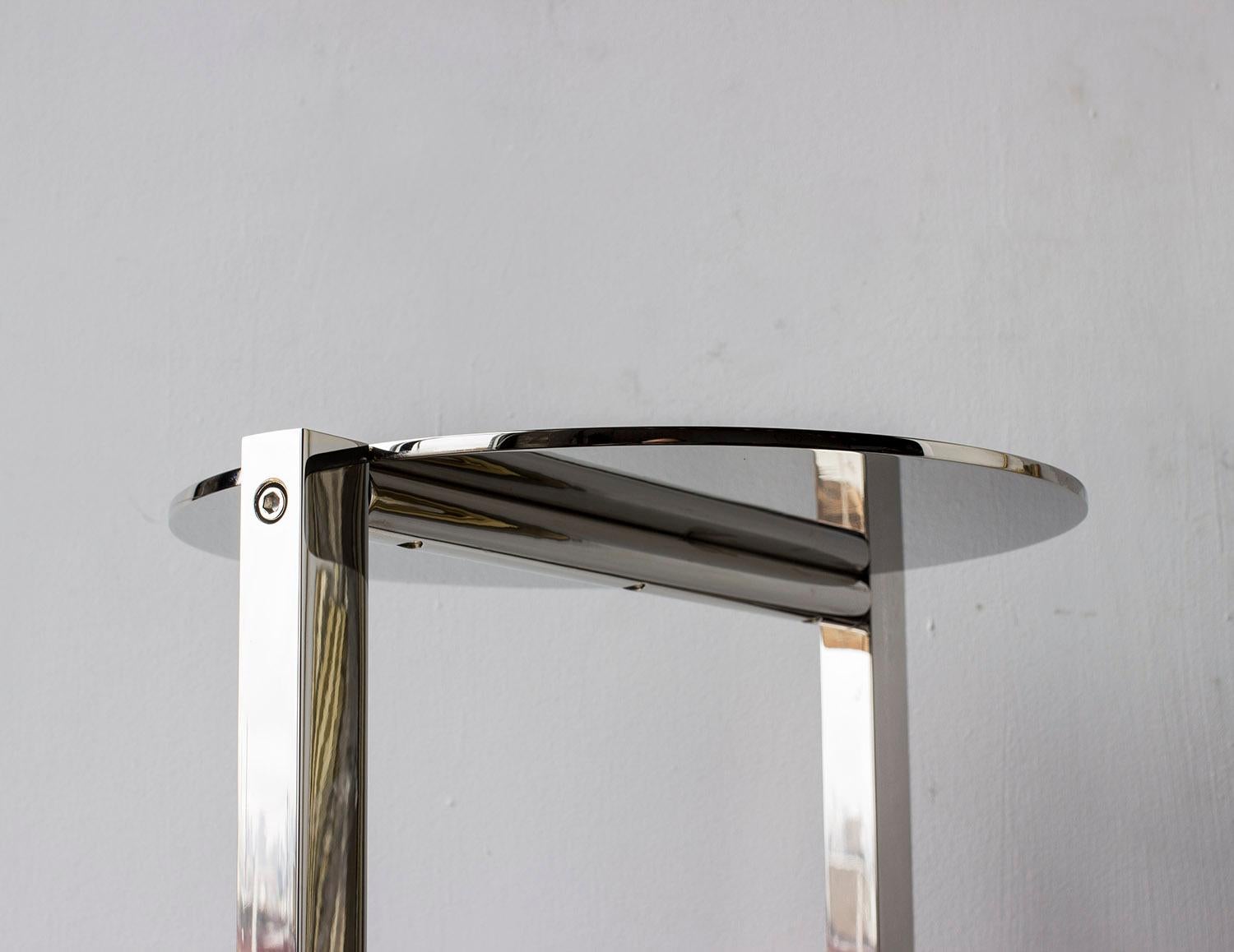 Bauhaus Table d'appoint sans titre 2,0 nickel poli Petit plateau rond d'accentuation, bout ou plateau à boissons en vente