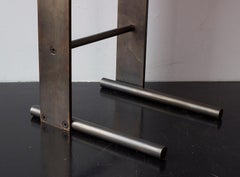 Tavolino Untitled in ottone annerito opaco Piccolo accento, terminale o portabevande