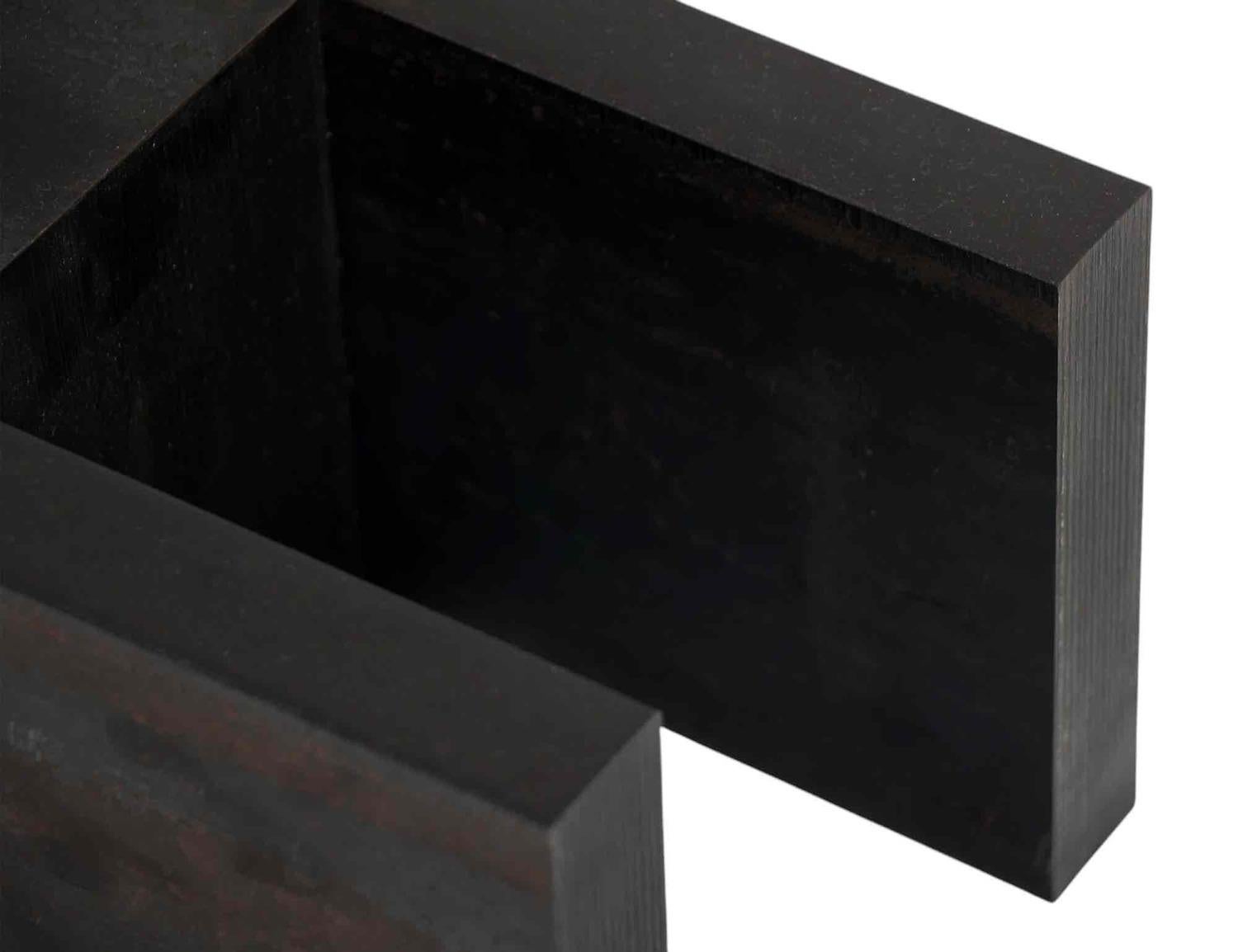 This steel sculpture by Dutch artist Cor van Dijk (b. 1952, Pernis) reflects his minimalist design language and geometric abstraction. Measuring 15 x 30 x 18 cm, the piece showcases Van Dijk's precision in form and mastery of industrial materials.