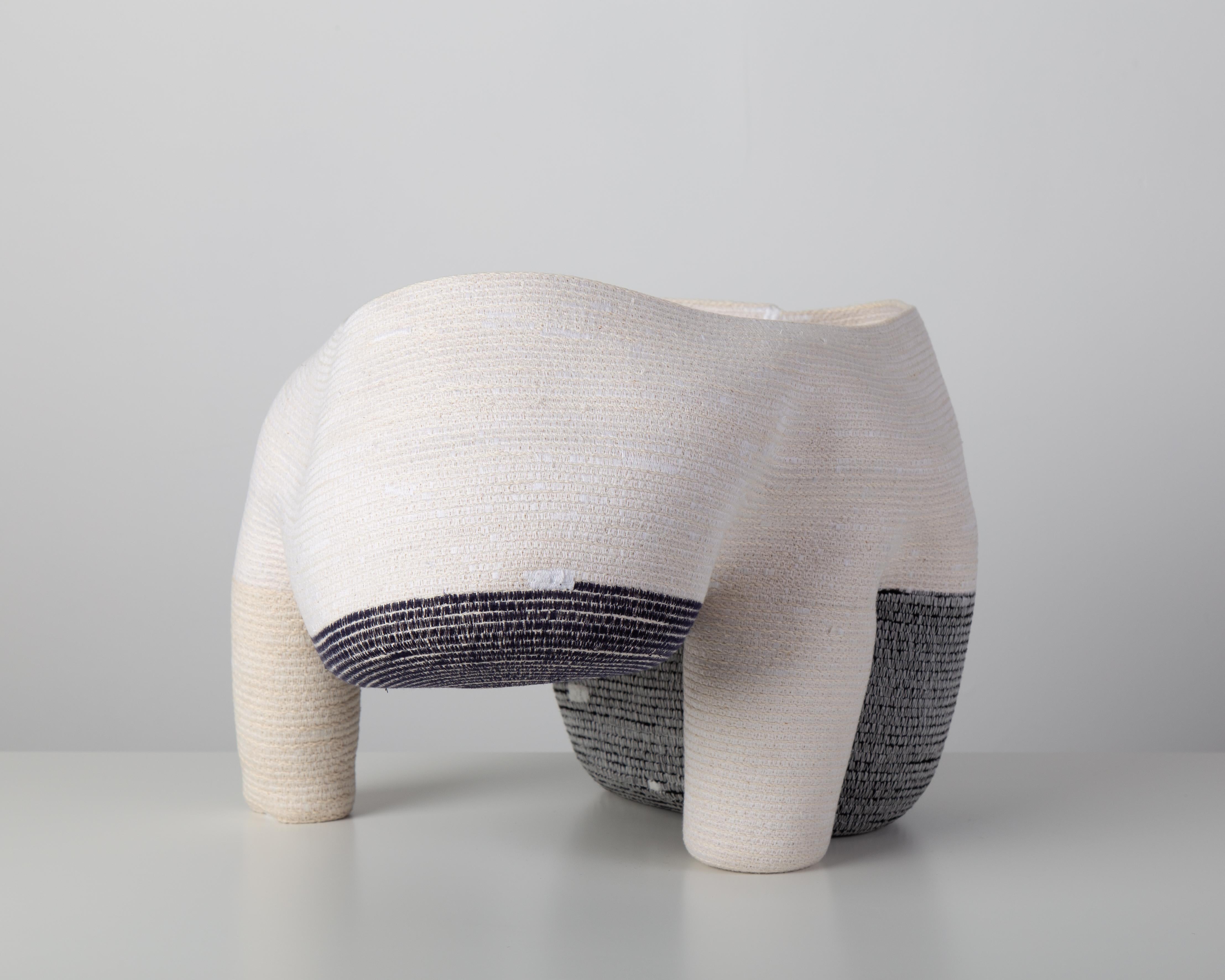 Moderne « Vase sans titre de 15 cm » Sculpture en fibre de coton enroulée et cousue de Doug Johnston