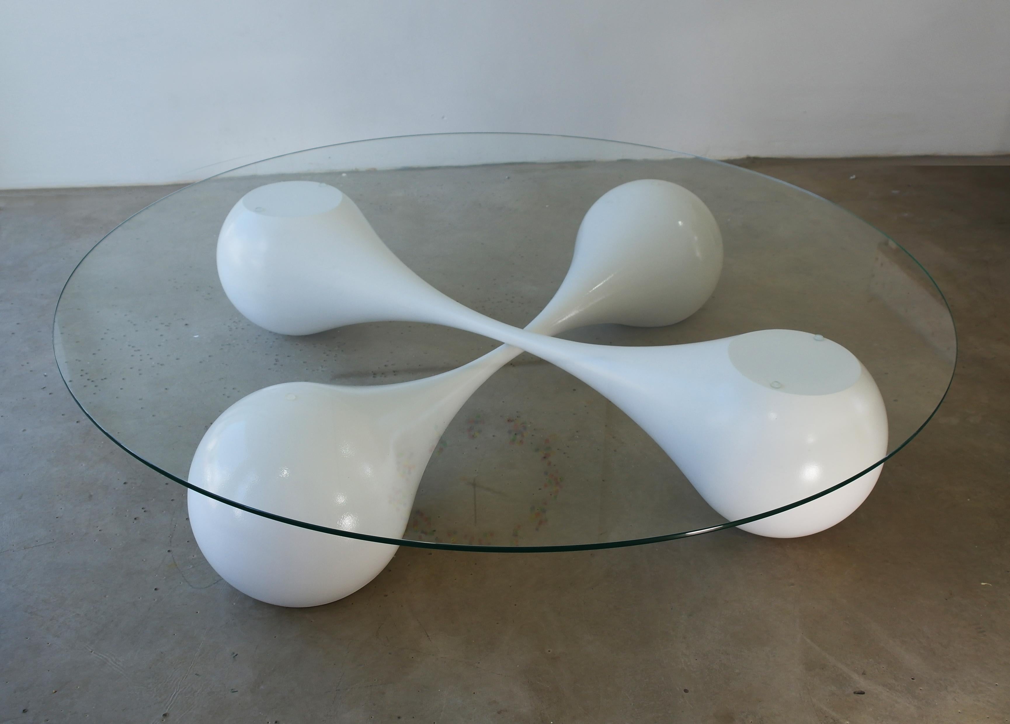 “Untouchables” Sculptural Streamline Shaped Coffee Table In New Condition For Sale In Maastricht, NL