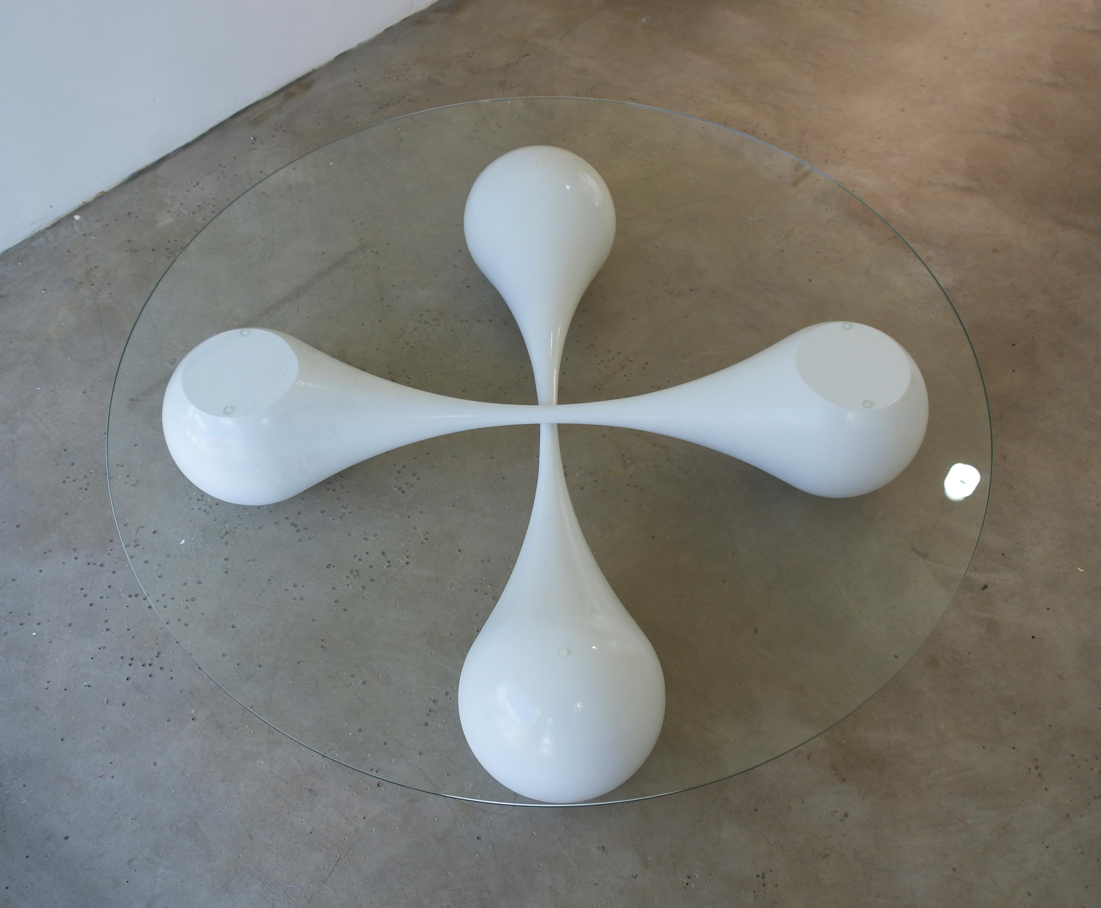 Verre “Untouchables” Sculptural Streamline Shaped Coffee Table en vente