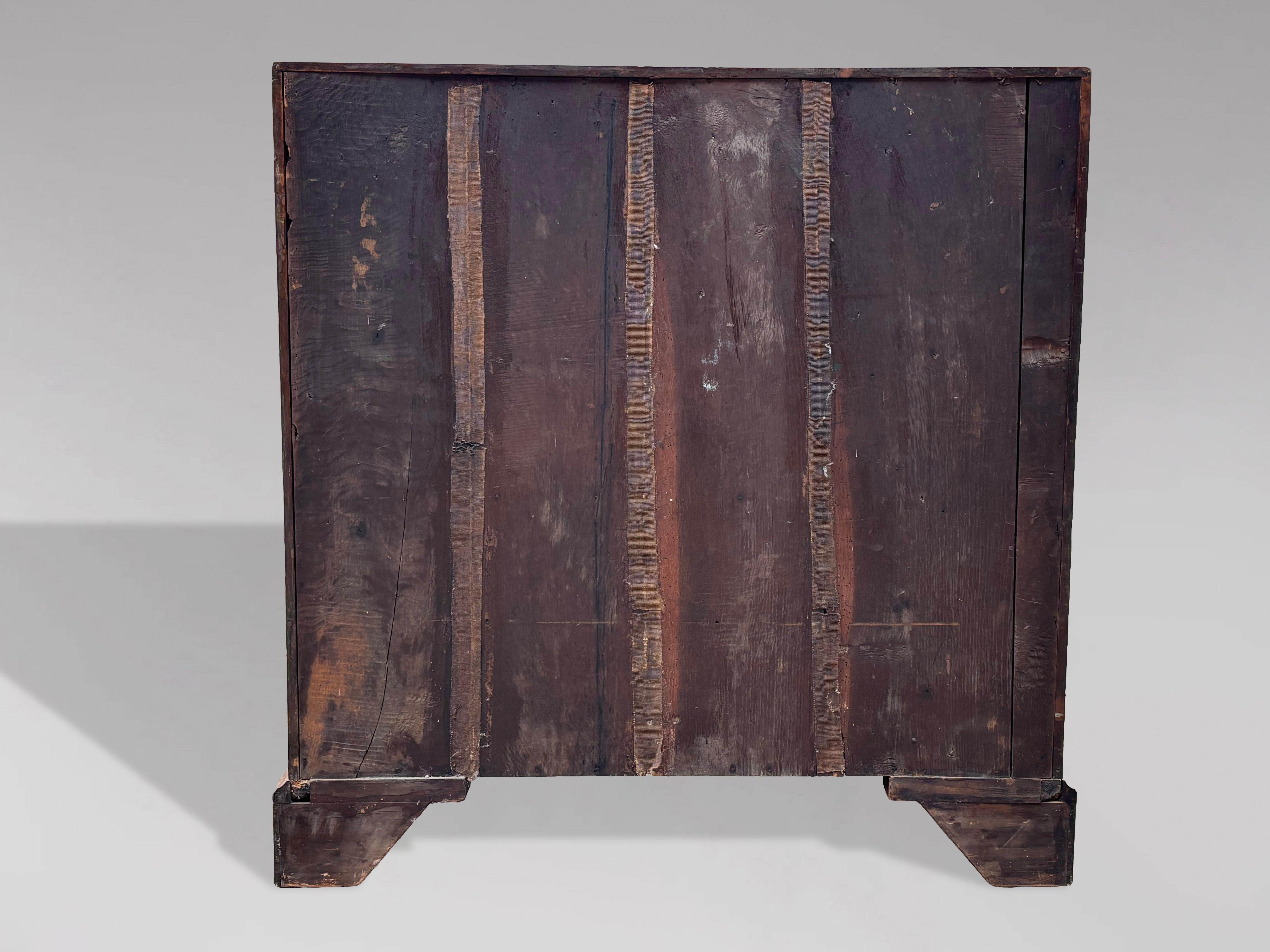 Bureau intact en acajou du XVIIIe siècle de la période George III en vente 5