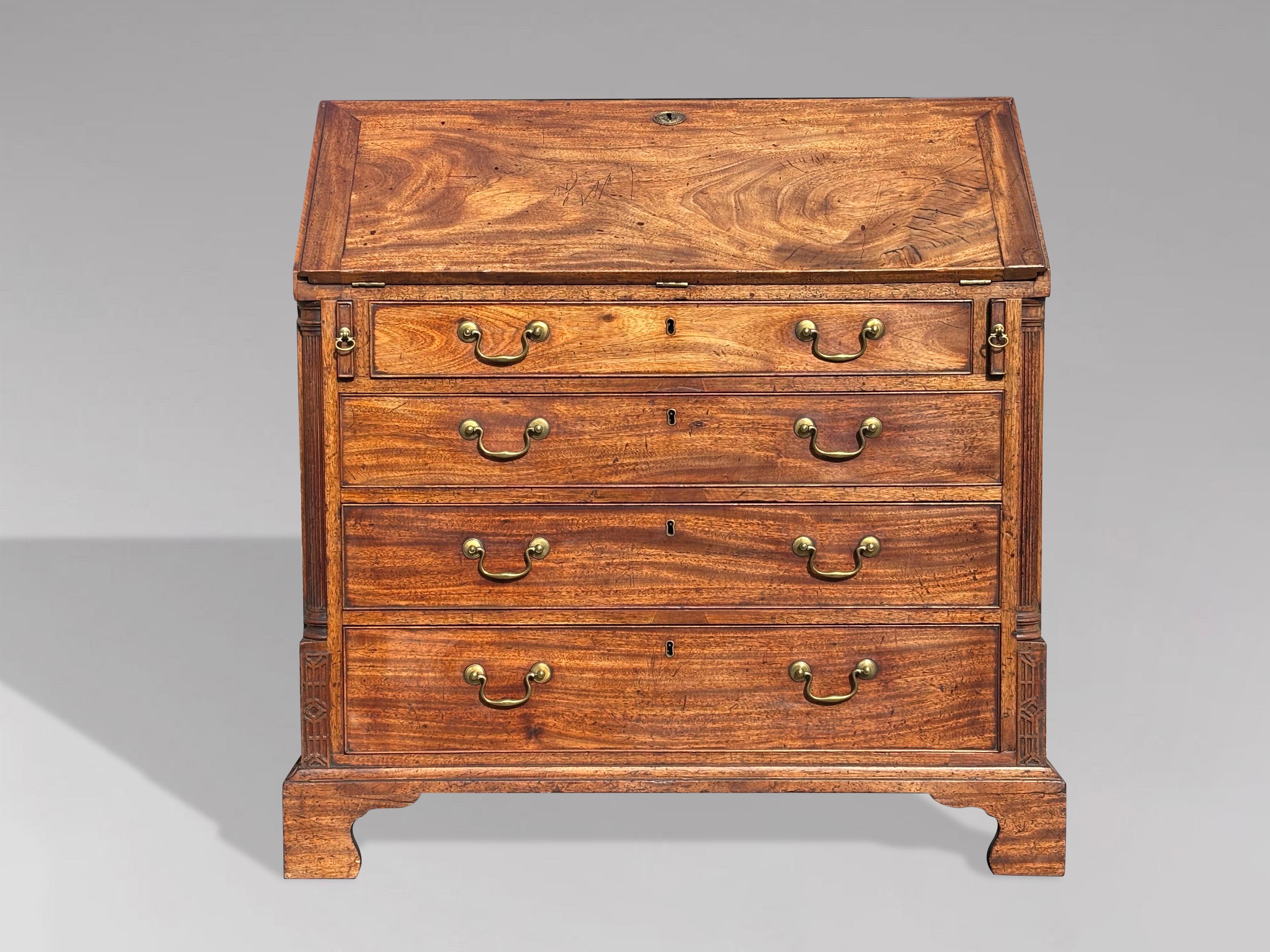 Britannique Bureau intact en acajou du XVIIIe siècle de la période George III en vente