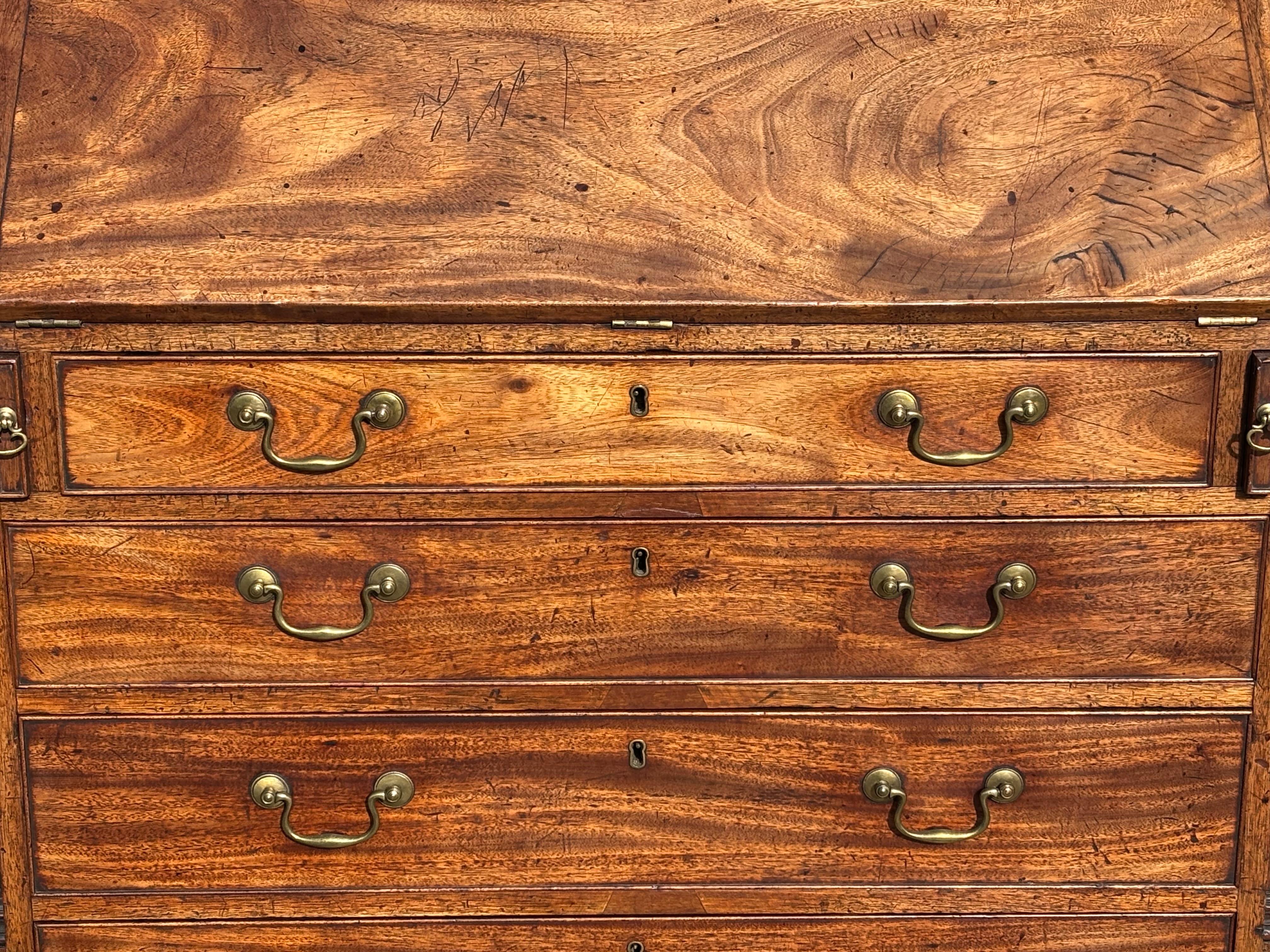 Bureau intact en acajou du XVIIIe siècle de la période George III Bon état - En vente à Petworth,West Sussex, GB