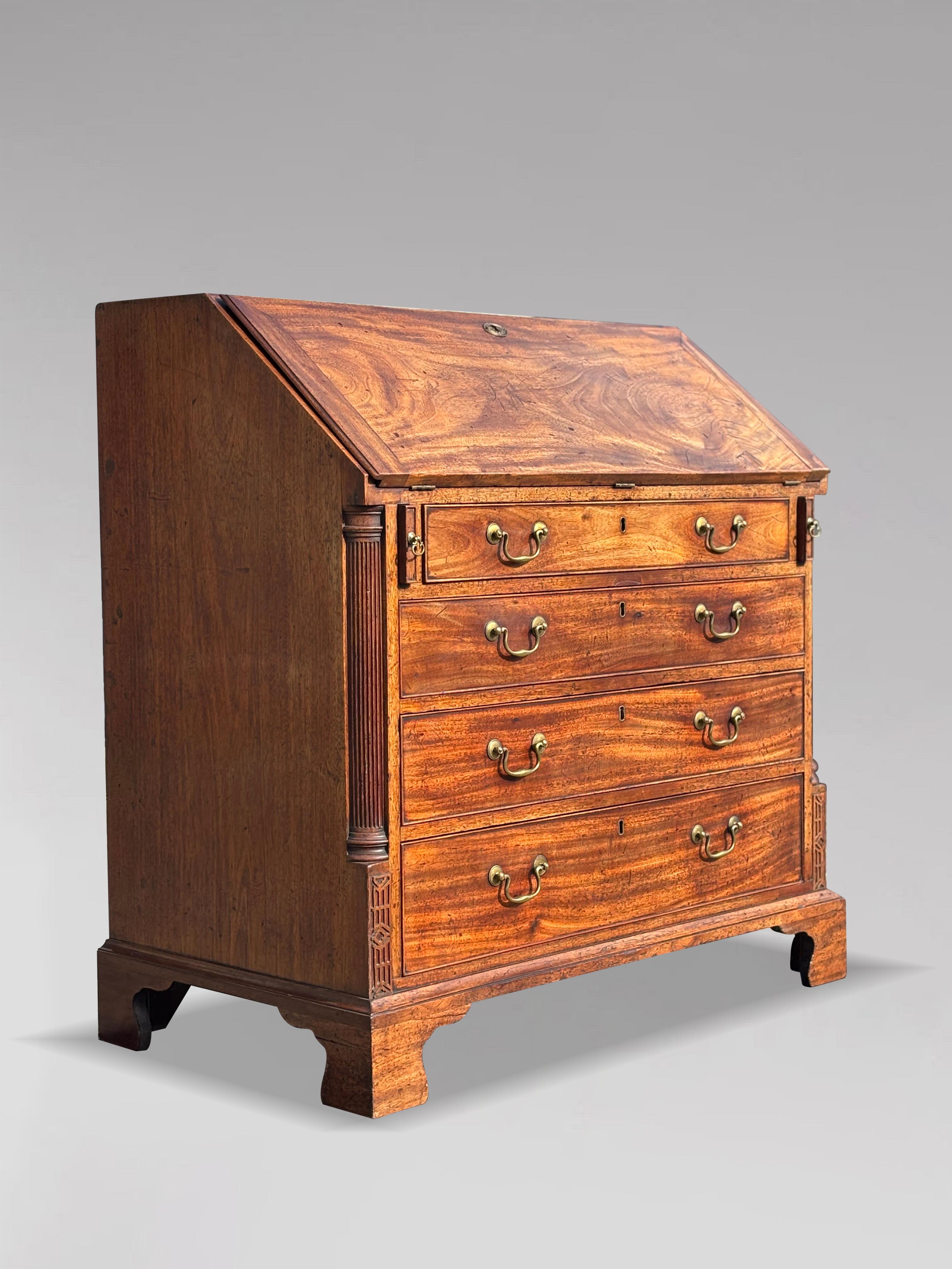Acajou Bureau intact en acajou du XVIIIe siècle de la période George III en vente