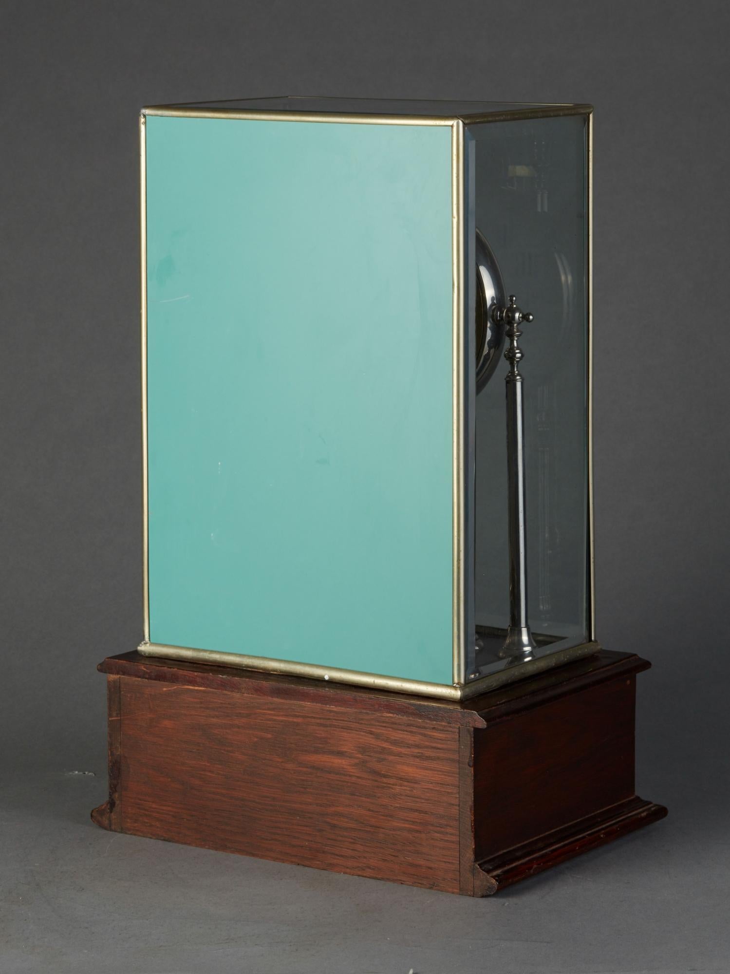 Unberührte elektrische Kaminuhr aus vier Glas von „Scott“ (20. Jahrhundert) im Angebot