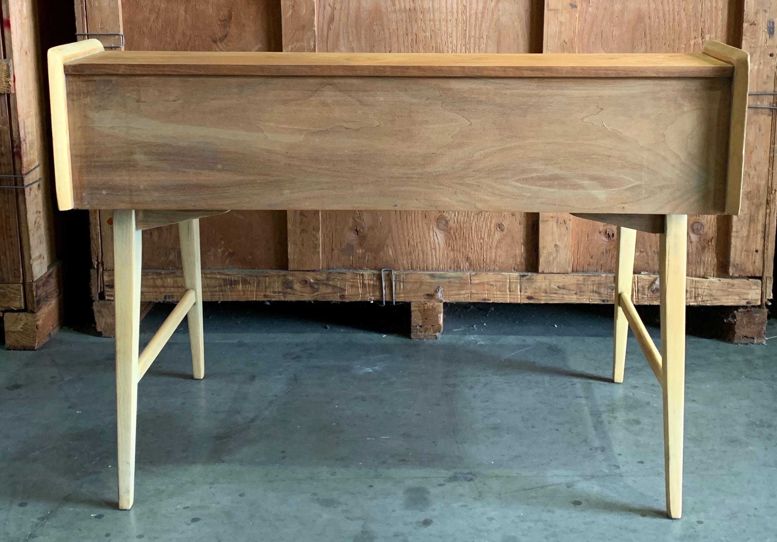 Schreibtisch aus gestreiftem braunen Nussbaumholz von Gio Ponti im Angebot 2