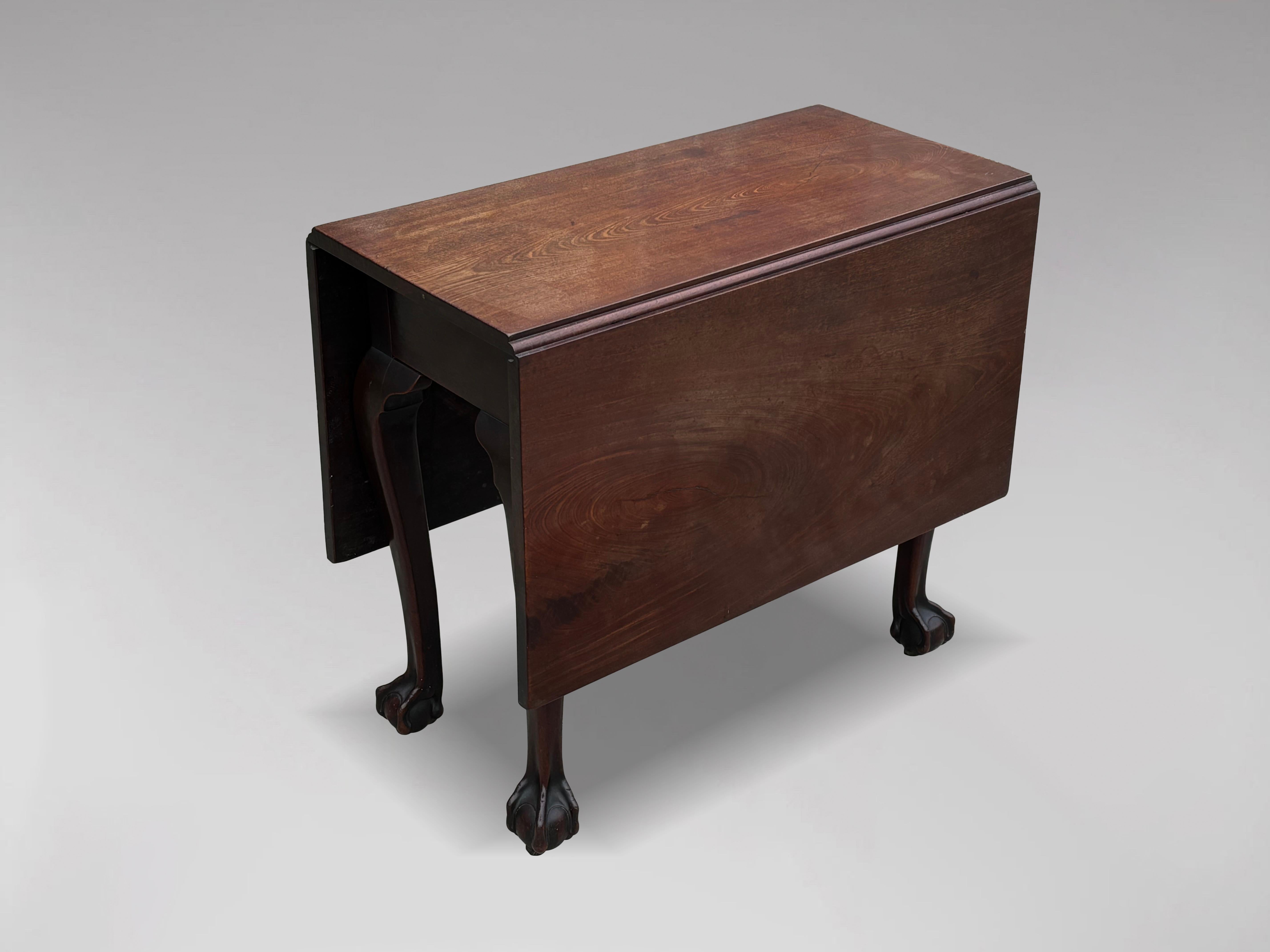 Untouched Mid 18th Century George II Period Mahogany Drop-Leaf Dining Table For Sale 6
