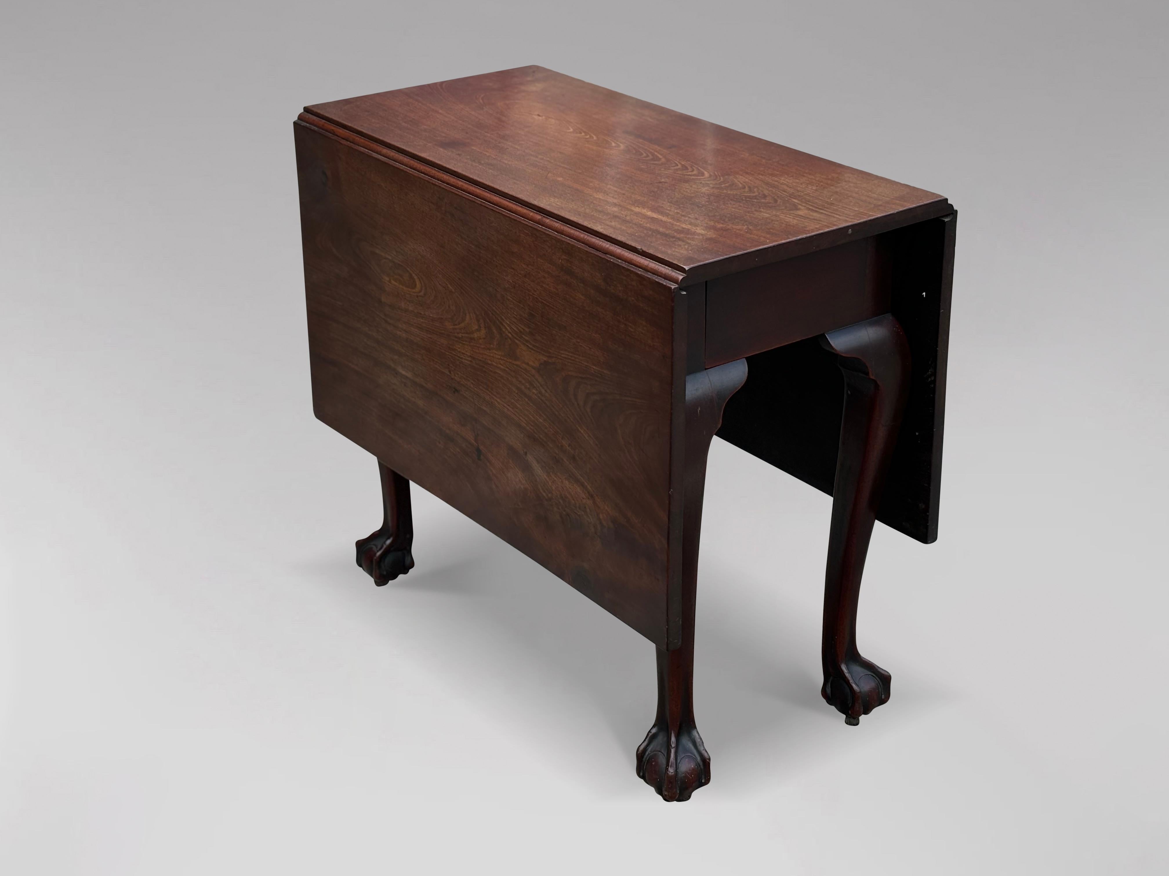 Untouched Mid 18th Century George II Period Mahogany Drop-Leaf Dining Table For Sale 8