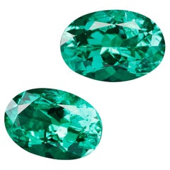 Bague de fiançailles avec émeraude russe de forme ovale non traitée de 0,32 carat
