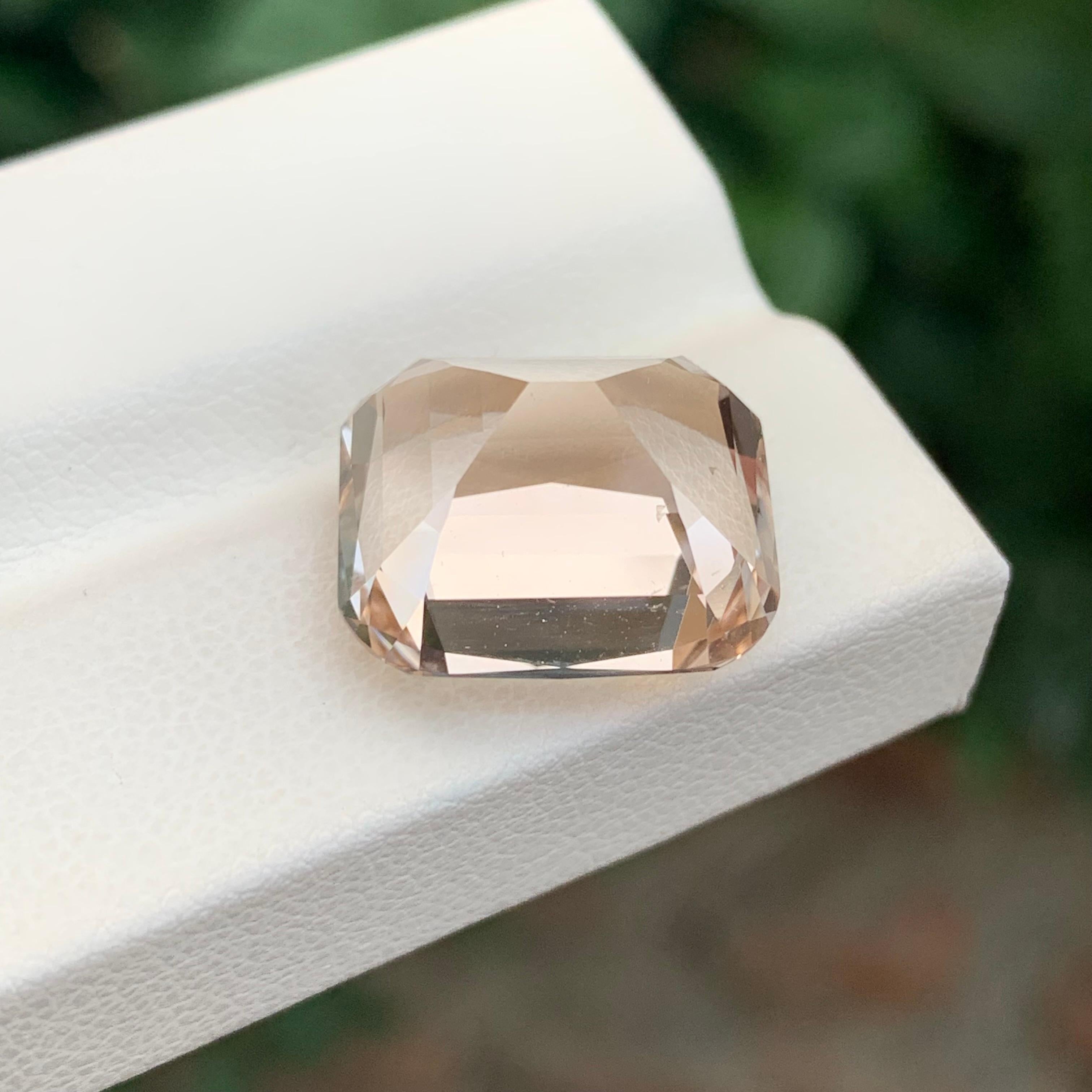 Topaze en vrac

Poids : 16,80 carats
Dimension : 15 x 13,2 x 9,9 mm
Origine : Skardu, Pakistan
Forme : Coussin
Couleur : Doré
Traitement : Aucun
Certificat : Sur demande du client
.
La topaze est une pierre précieuse belle et durable, appréciée pour