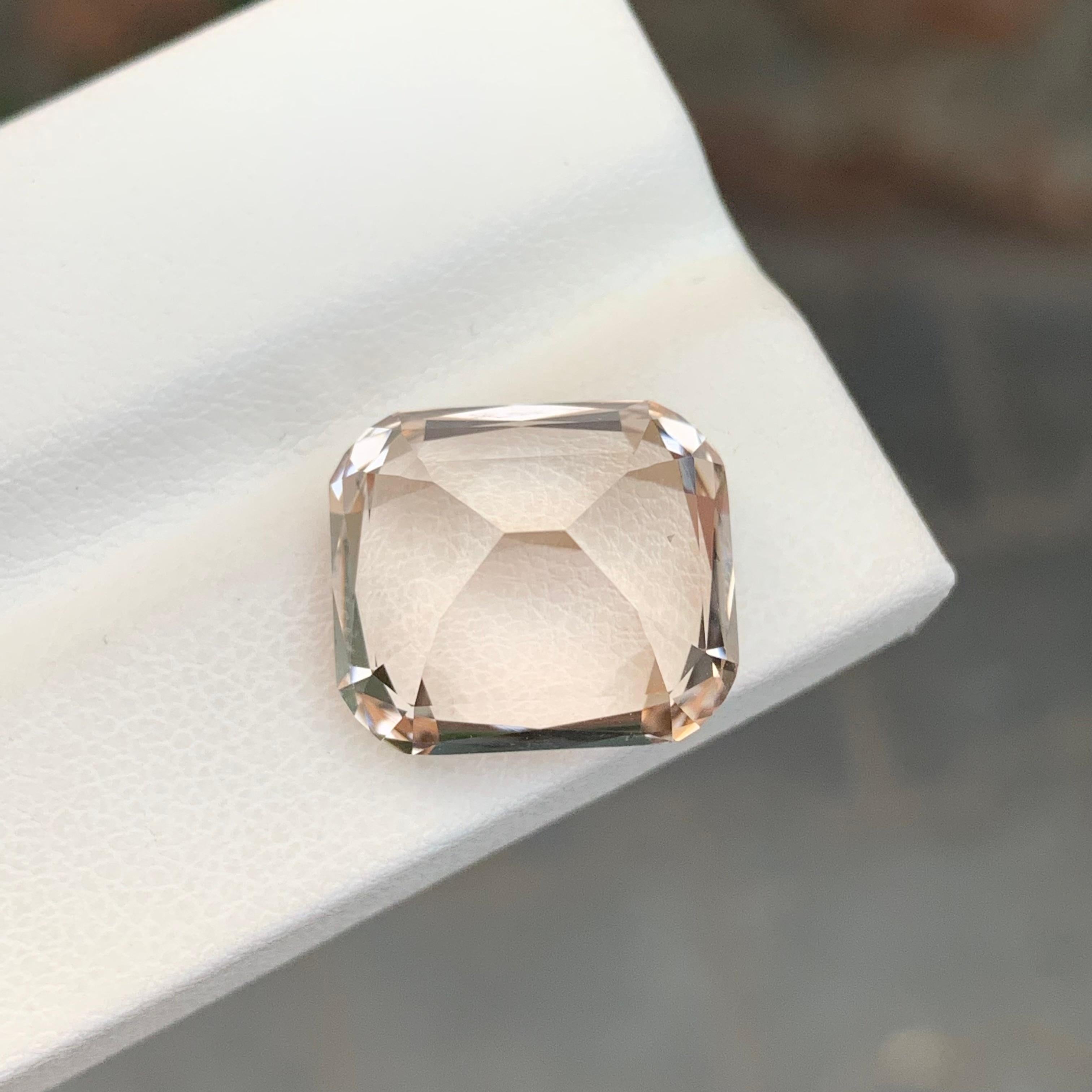 Topaze dorée non traitée 16,80 carats, taille coussin, en vrac Unisexe en vente