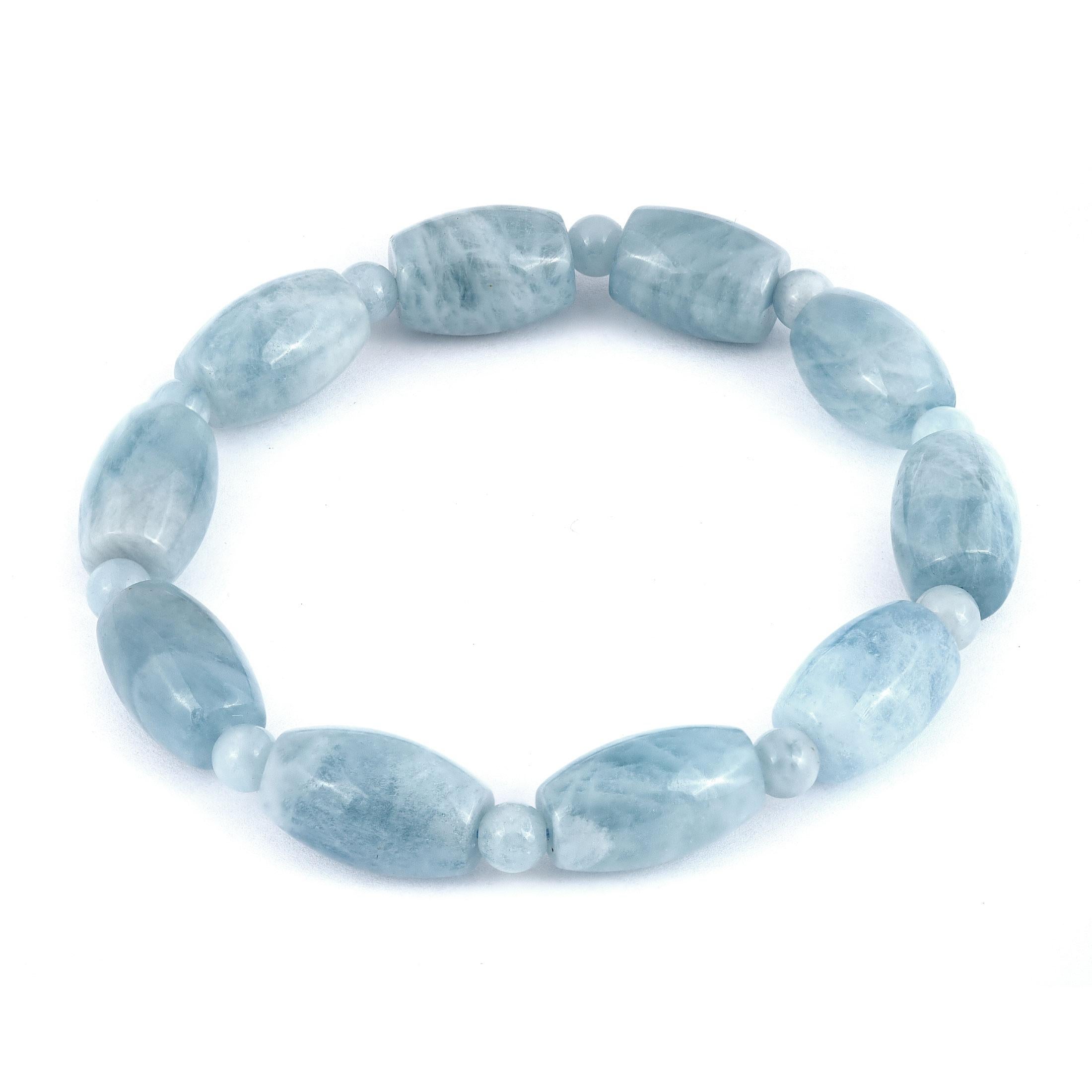 Discover the mesmerizing beauty of aquamarine with this stunning bracelet, perfect for adding a touch of elegance to any jewelry collection. This bracelet features natural, untreated aquamarine beads, celebrated for their serene blue hue and