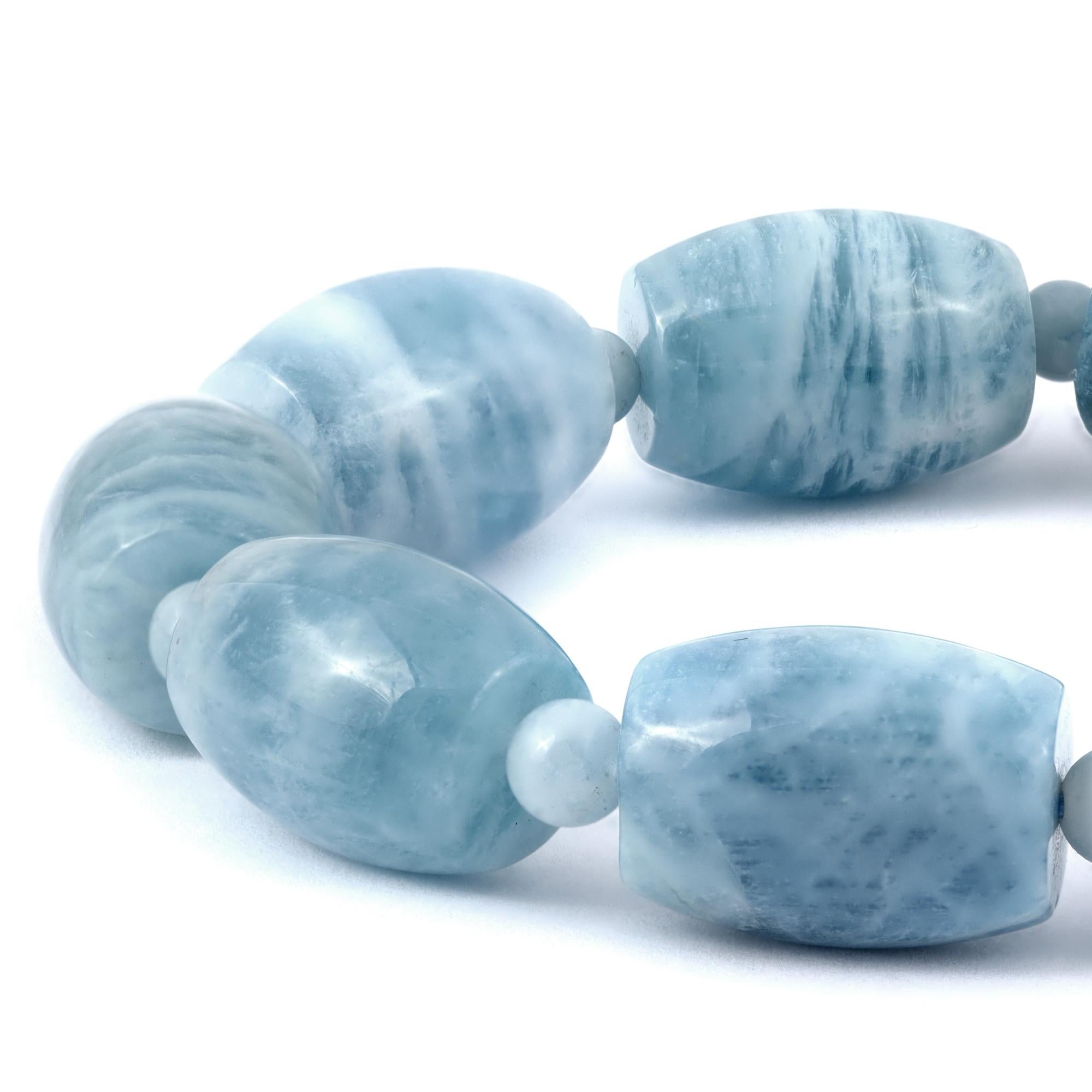 Piedra de aguamarina azul sin tratar 270,77 cts con pulsera de hilo de seda extensible en Nuevo estado para la venta en Los Angeles, CA