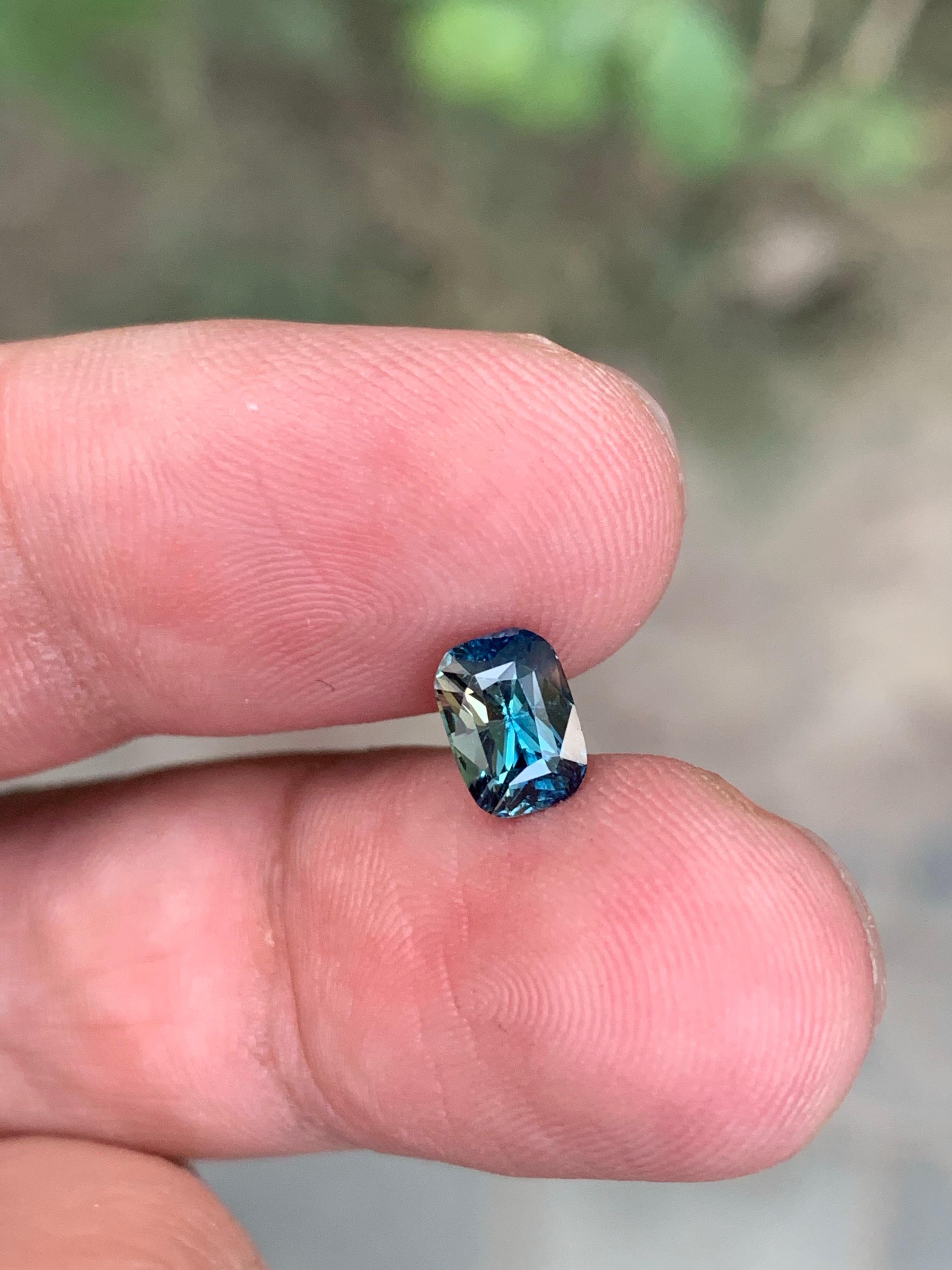 Unbehandelter zertifizierter 1,51 Karat natürlicher loser dreifarbiger Saphir aus Madagaskar im Angebot 6