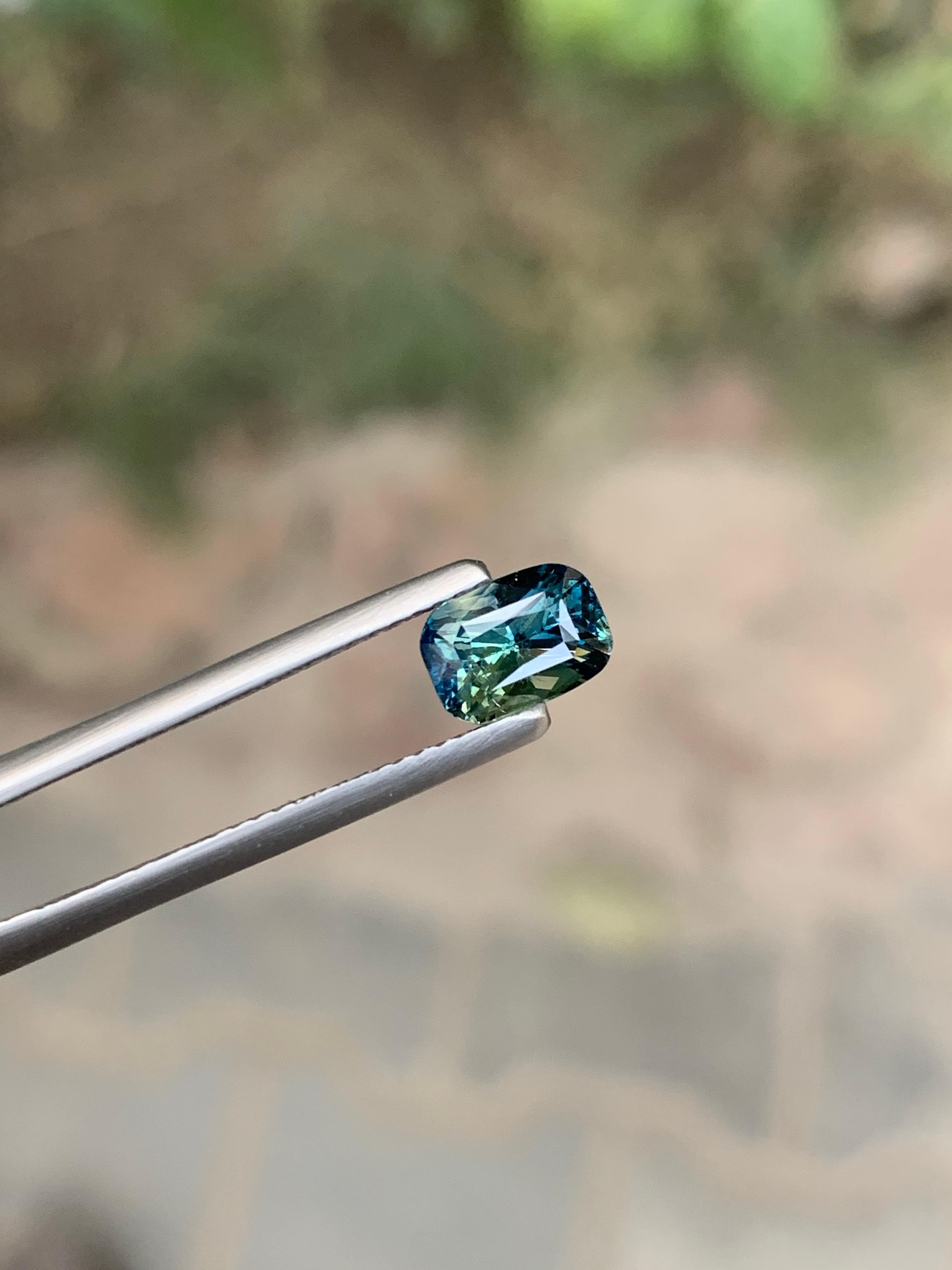 Unbehandelter zertifizierter 1,51 Karat natürlicher loser dreifarbiger Saphir aus Madagaskar im Zustand „Neu“ im Angebot in Peshawar, PK