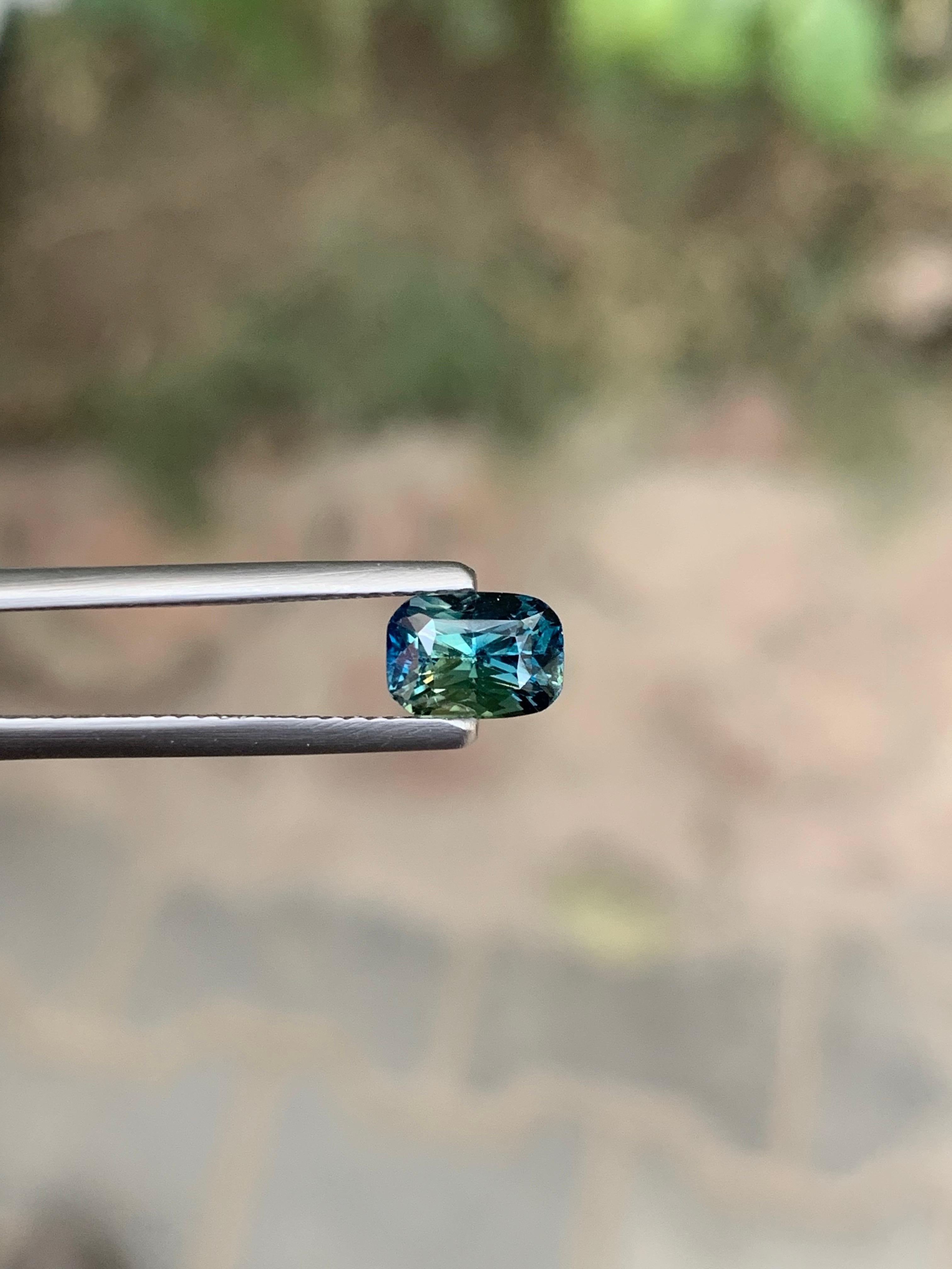 Unbehandelter zertifizierter 1,51 Karat natürlicher loser dreifarbiger Saphir aus Madagaskar für Damen oder Herren im Angebot