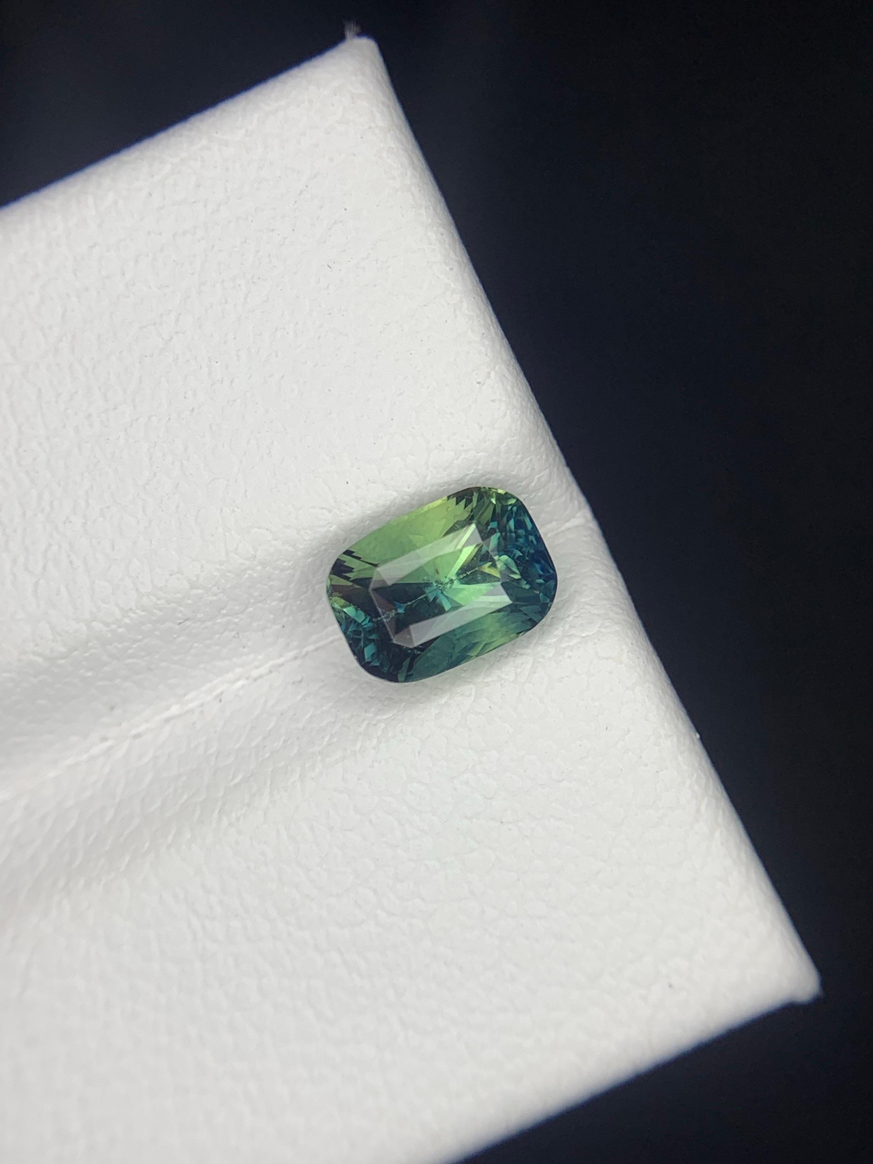 Unbehandelter zertifizierter 1,51 Karat natürlicher loser dreifarbiger Saphir aus Madagaskar im Angebot 1