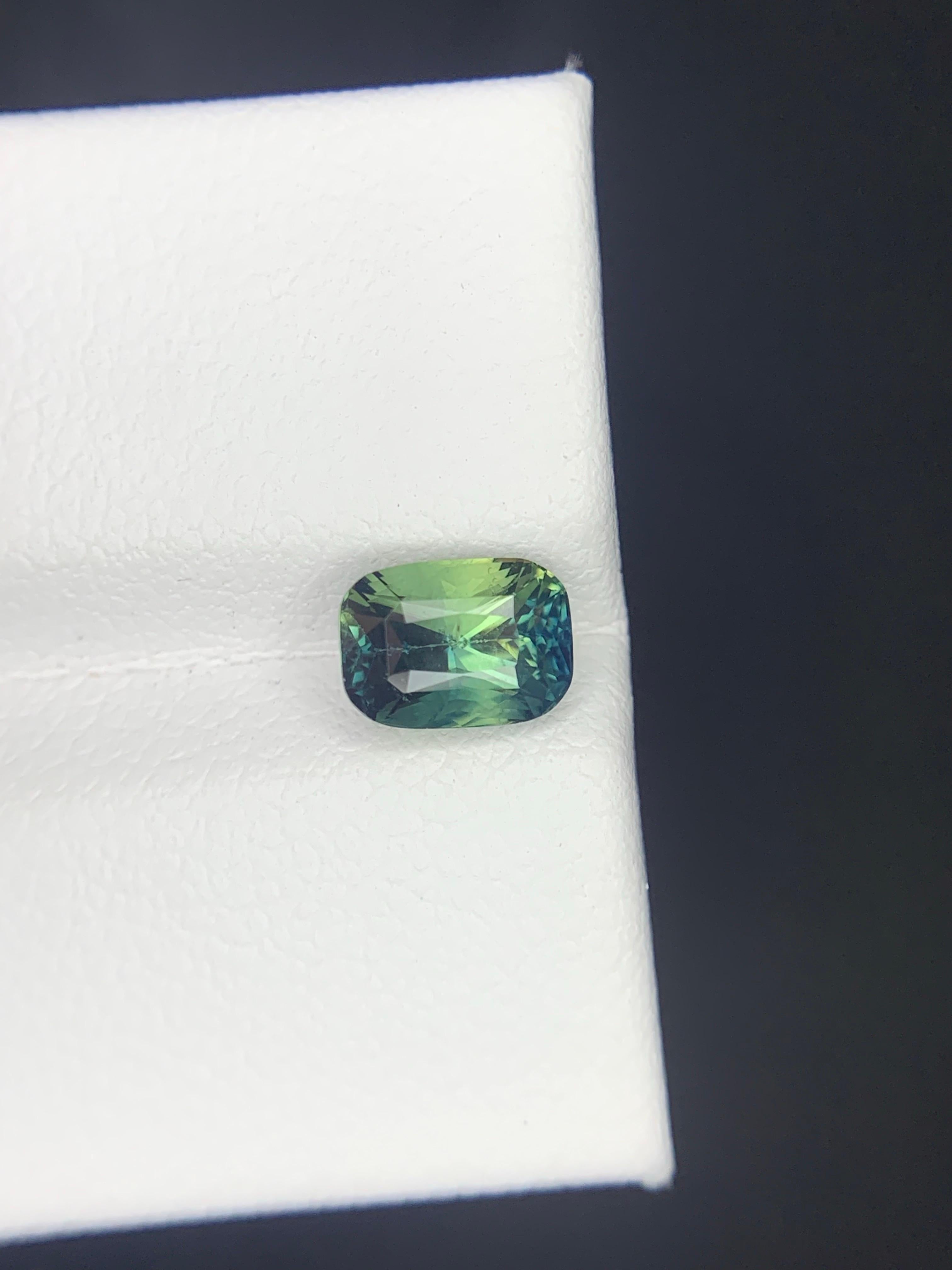 Unbehandelter zertifizierter 1,51 Karat natürlicher loser dreifarbiger Saphir aus Madagaskar im Angebot 3
