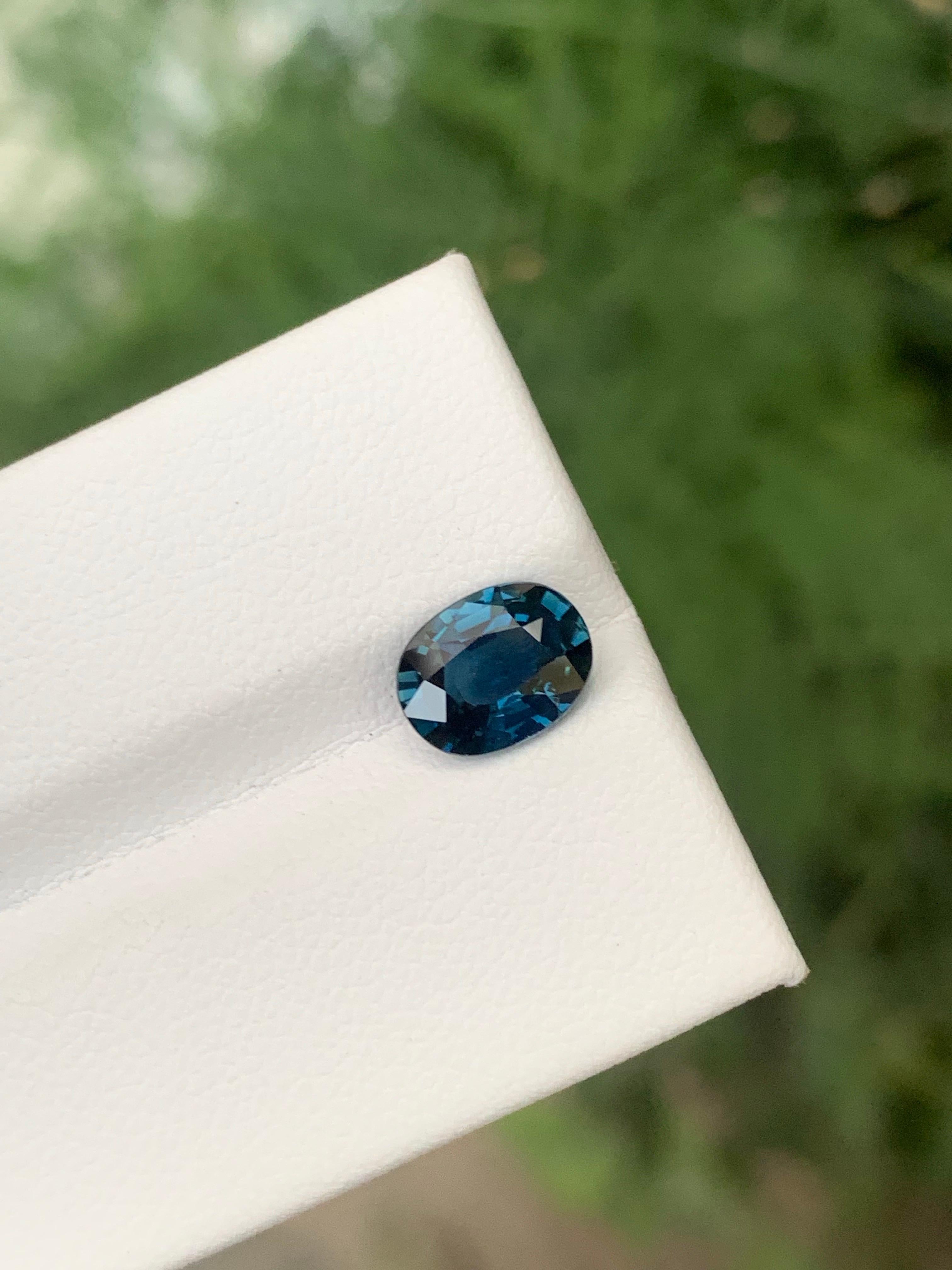 Unbehandelter zertifizierter 1,68 Karat natürlicher loser Saphir in ovaler Form Edelstein (Arts and Crafts) im Angebot