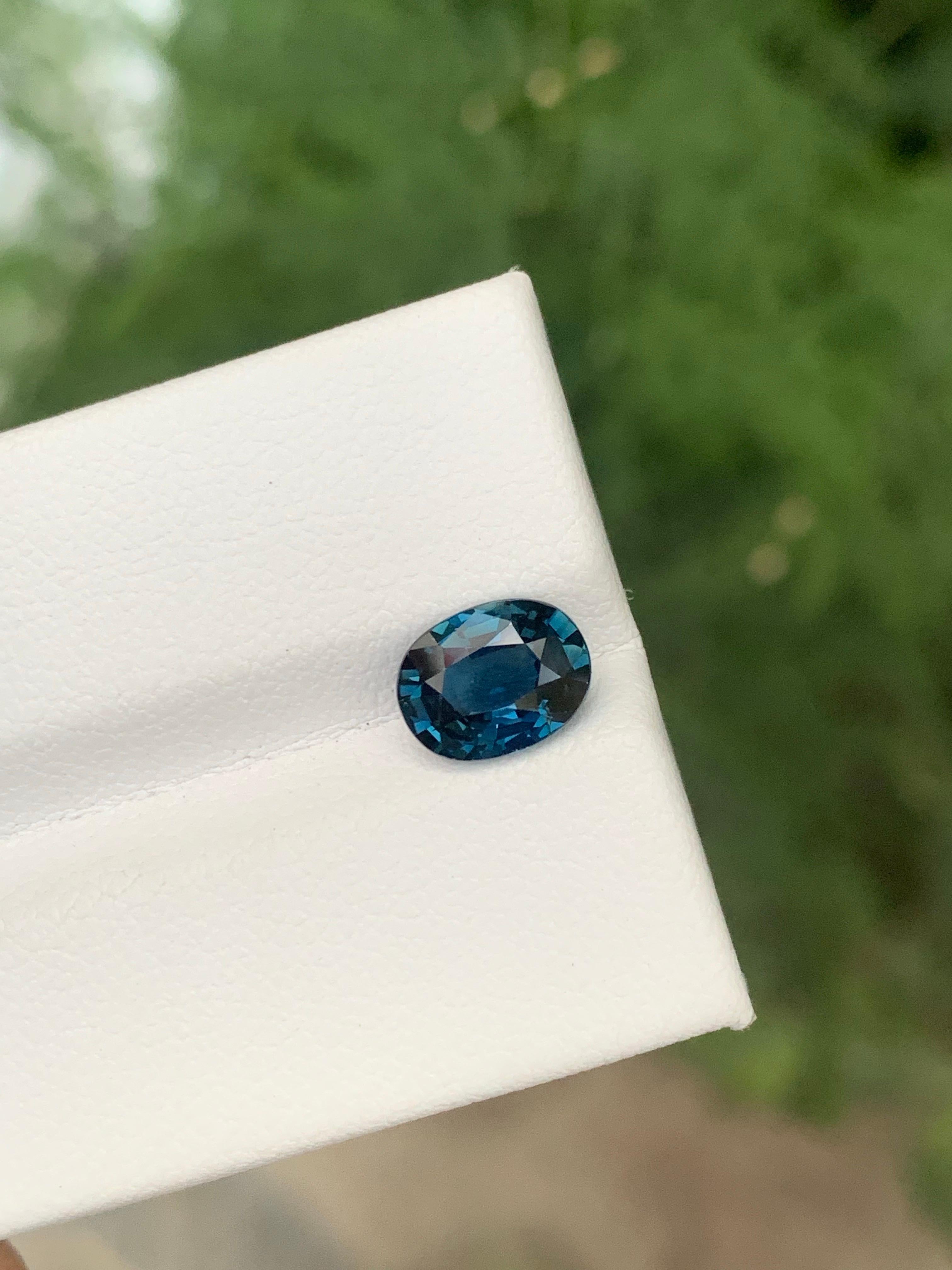 Unbehandelter zertifizierter 1,68 Karat natürlicher loser Saphir in ovaler Form Edelstein (Ovalschliff) im Angebot