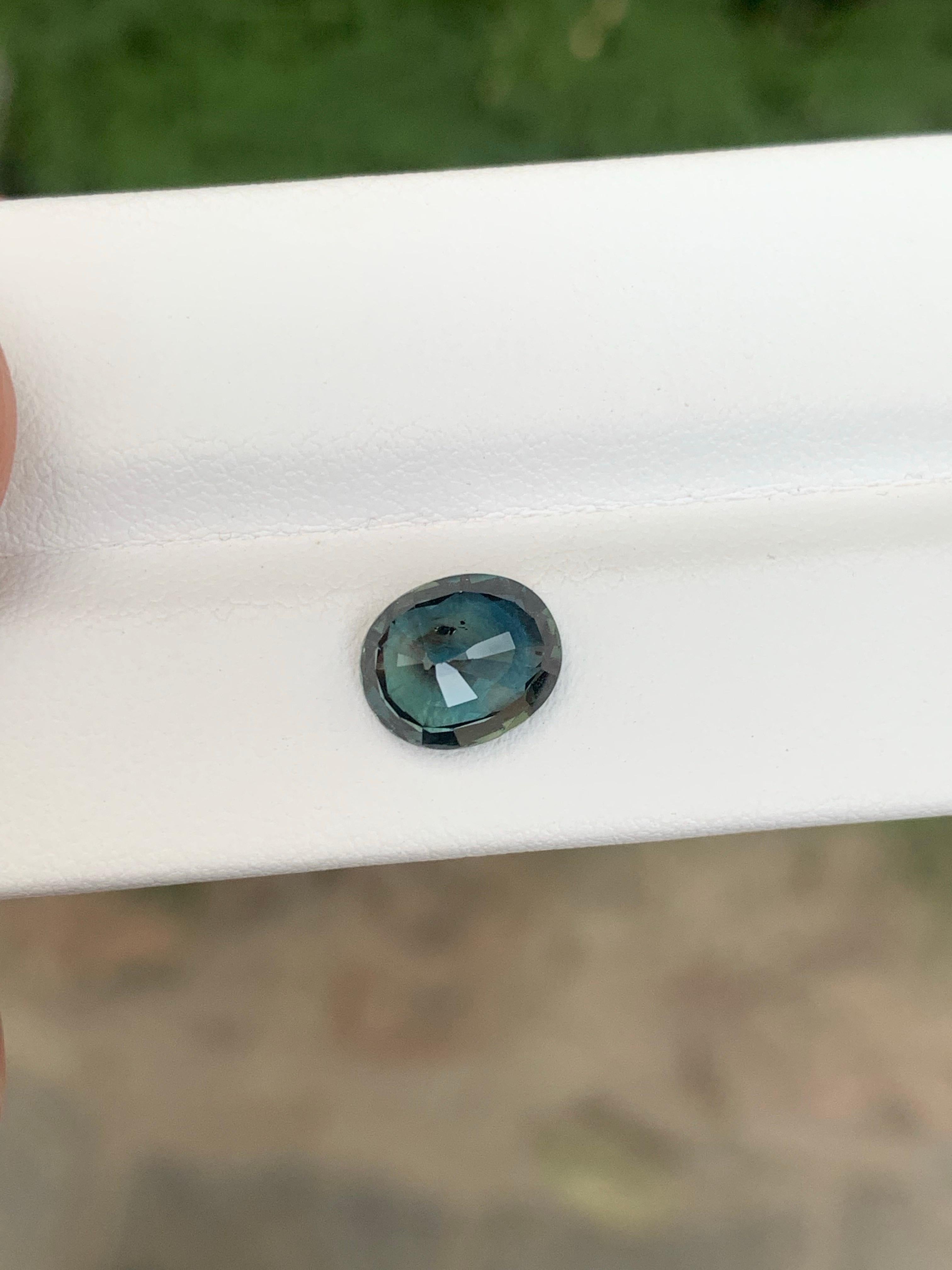 Loser Saphir

Gewicht: 2,91 Karat
Größen: 9.35 x 7.76 x 4.43 Mm
Herkunft: Madagaskar, Afrika
Die Form: Oval 
Farbe: Teal 
Behandlung: Nicht 
Zertifikat: AIG-Zertifikat verfügbar

Der Saphir, ein Edelstein von legendärer Schönheit und beständiger