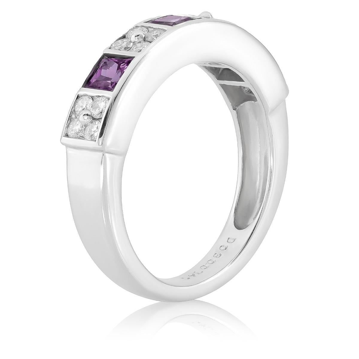 Donna Pietra alessandrite di colore variabile non trattata da 0.74 carati in anello di platino con diamanti in vendita