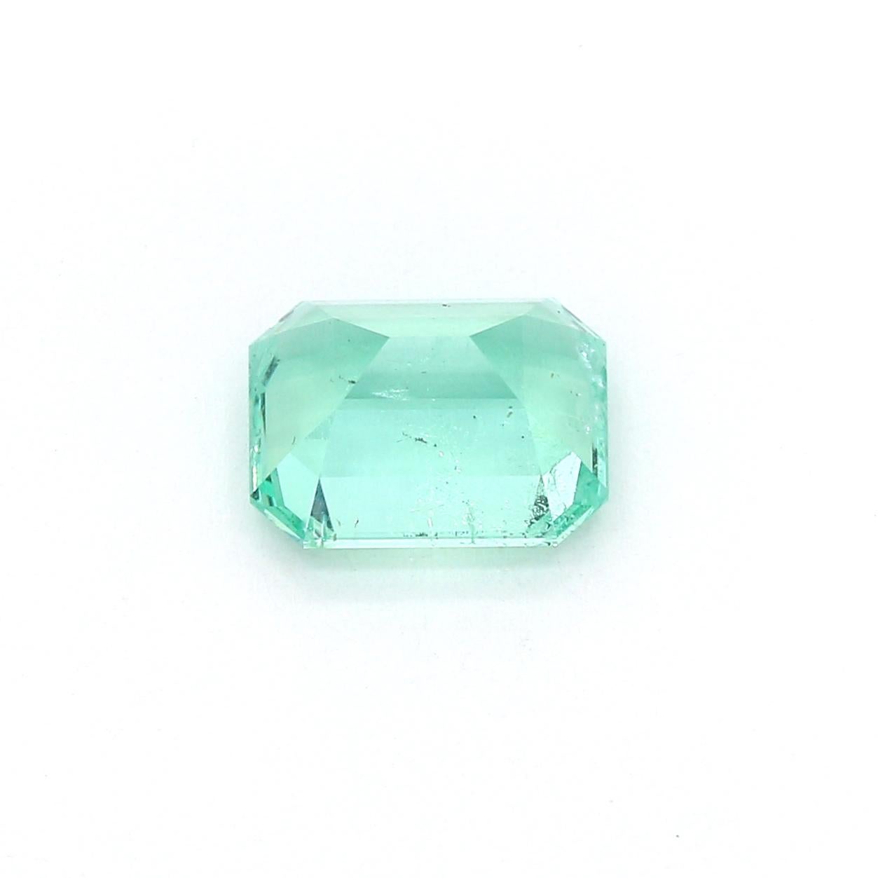 Emeralds from Russia are described as having a neon green color and superb brilliance. The stones are highly refractive, which makes them look vivid even at small sizes. Russian emeralds exhibit excellent clarity, particularly when compared to other