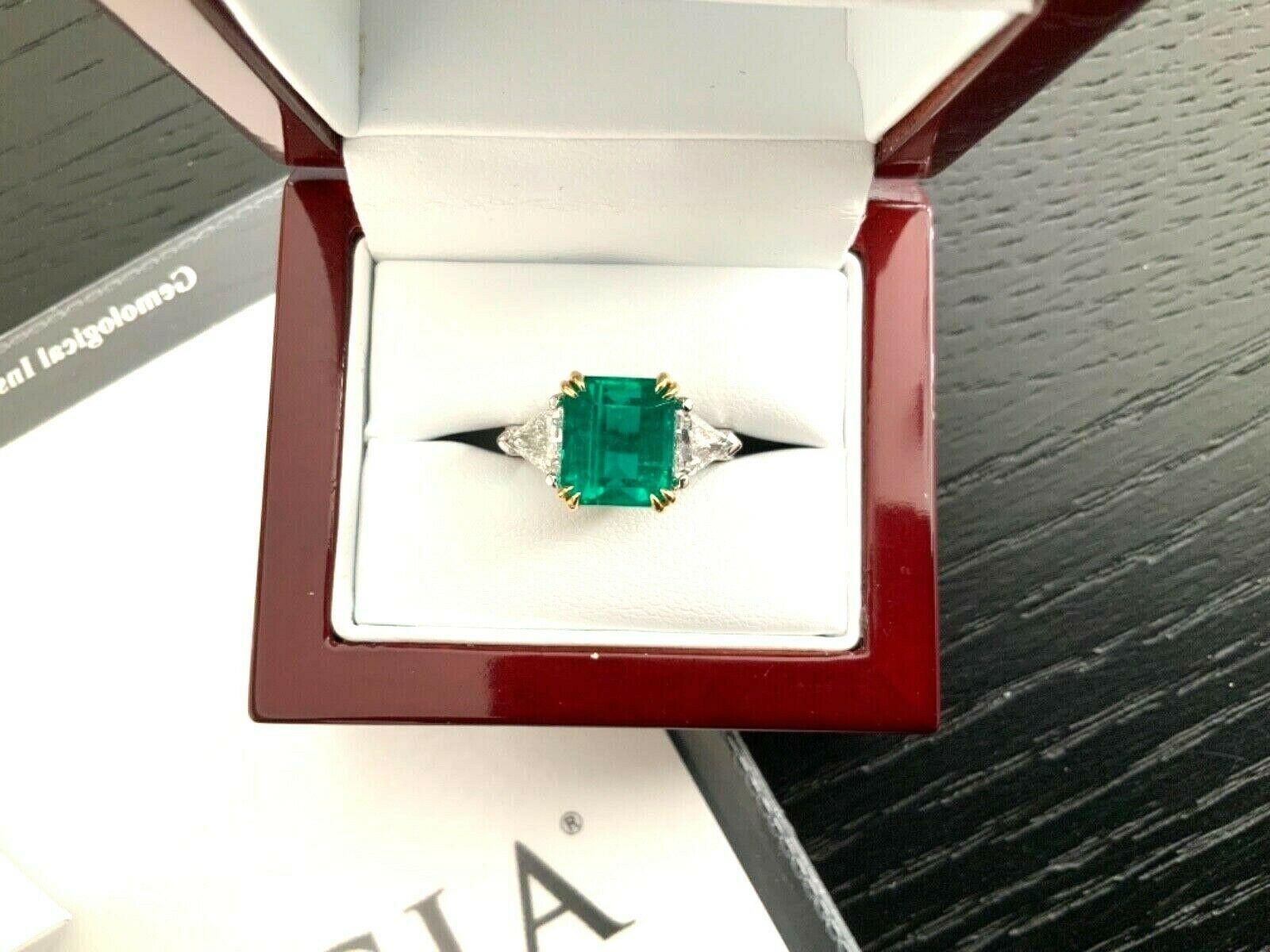 Untreated Green Emerald 5.00 Carat GIA Certified with Platinum and Diamond Ring For Sale 7