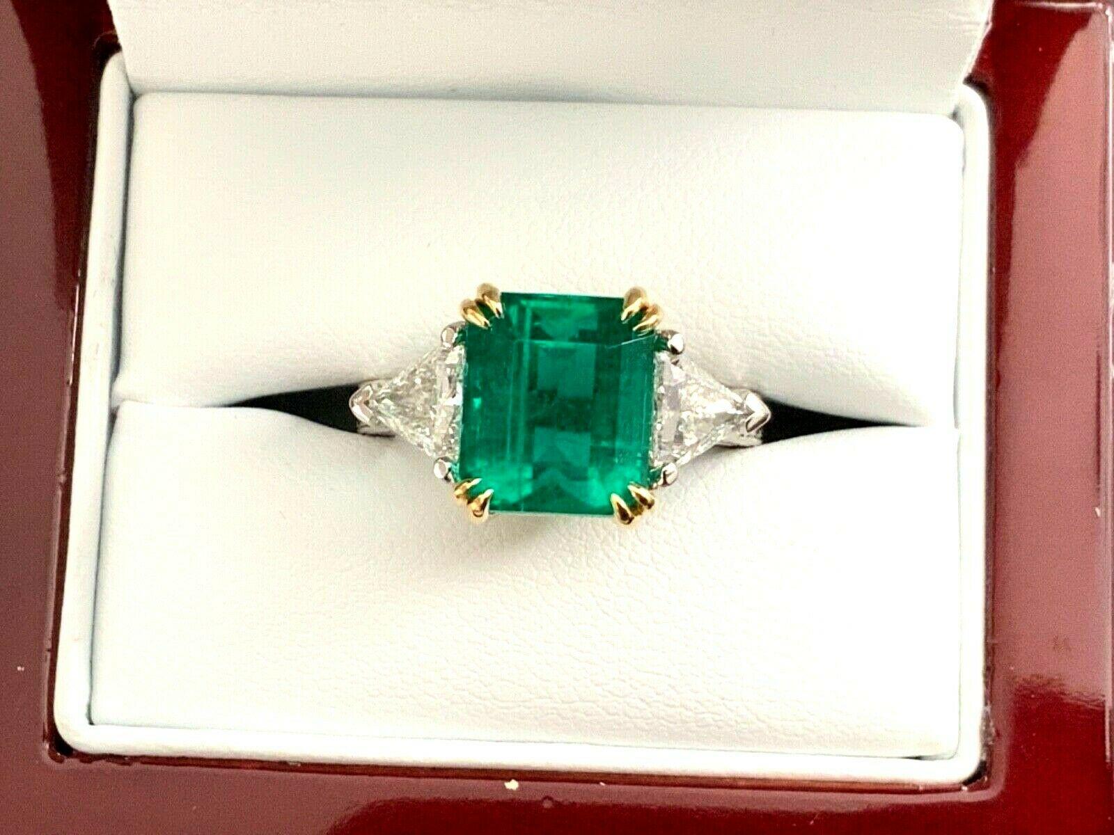 Art Deco Untreated Green Emerald 5.00 Carat GIA Certified with Platinum and Diamond Ring For Sale