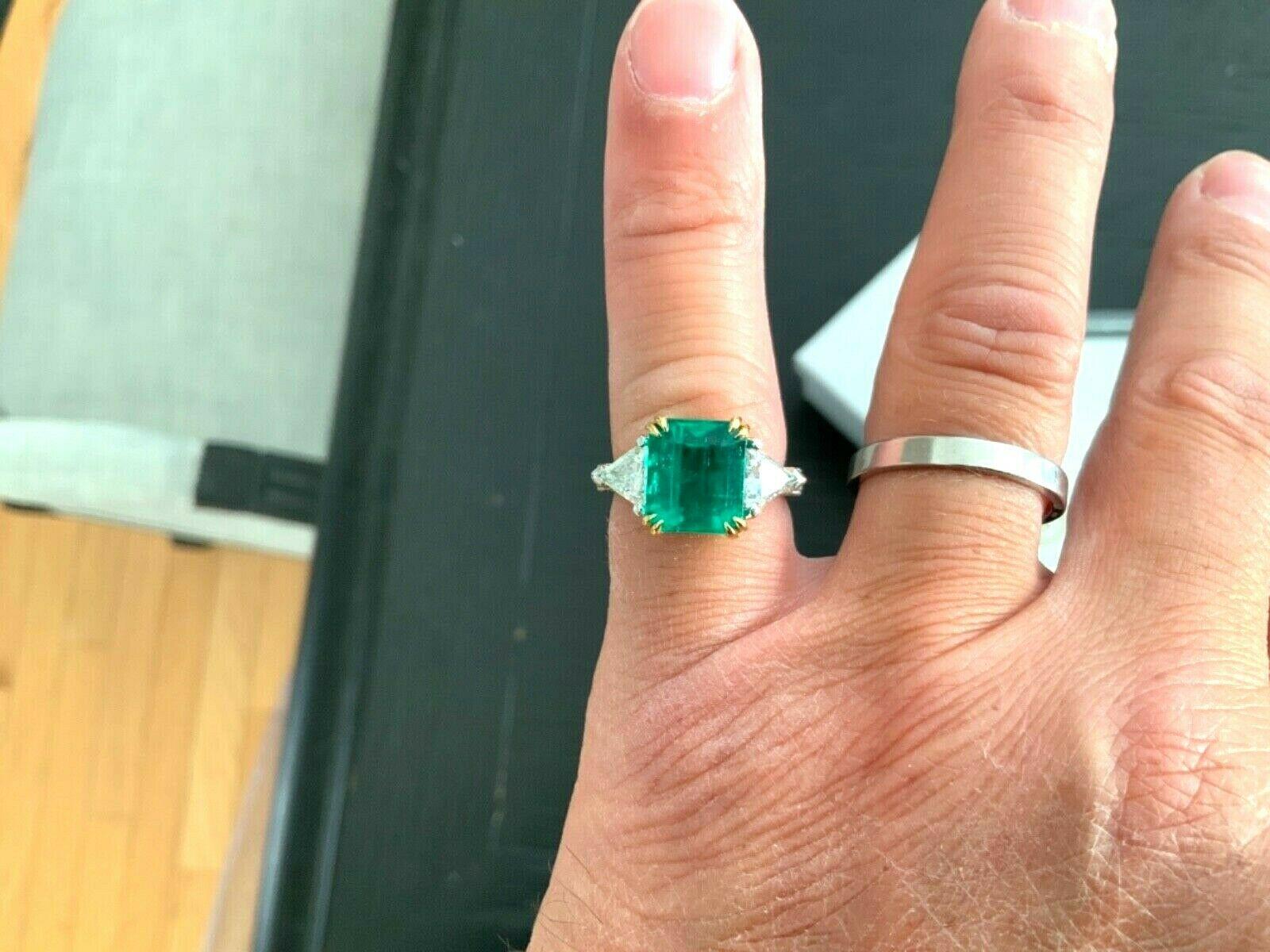 Untreated Green Emerald 5.00 Carat GIA Certified with Platinum and Diamond Ring In New Condition For Sale In Middletown, DE