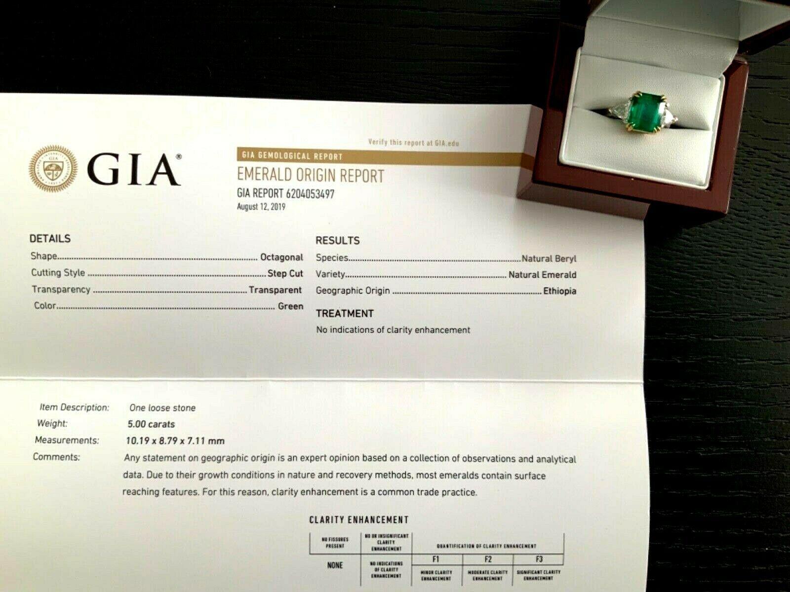 Untreated Green Emerald 5.00 Carat GIA Certified with Platinum and Diamond Ring For Sale 2