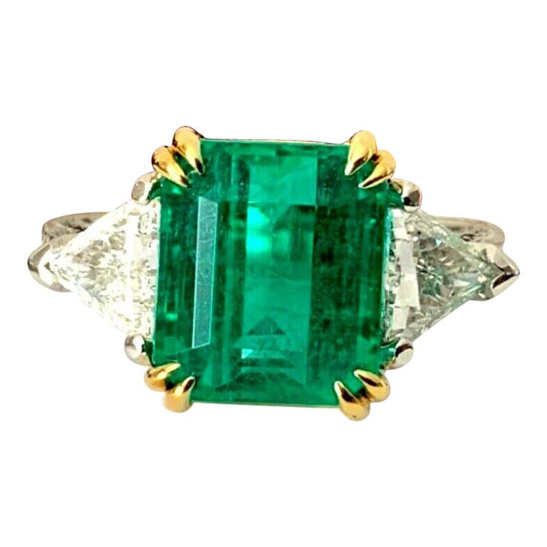Untreated Green Emerald 5.00 Carat GIA Certified with Platinum and Diamond Ring For Sale