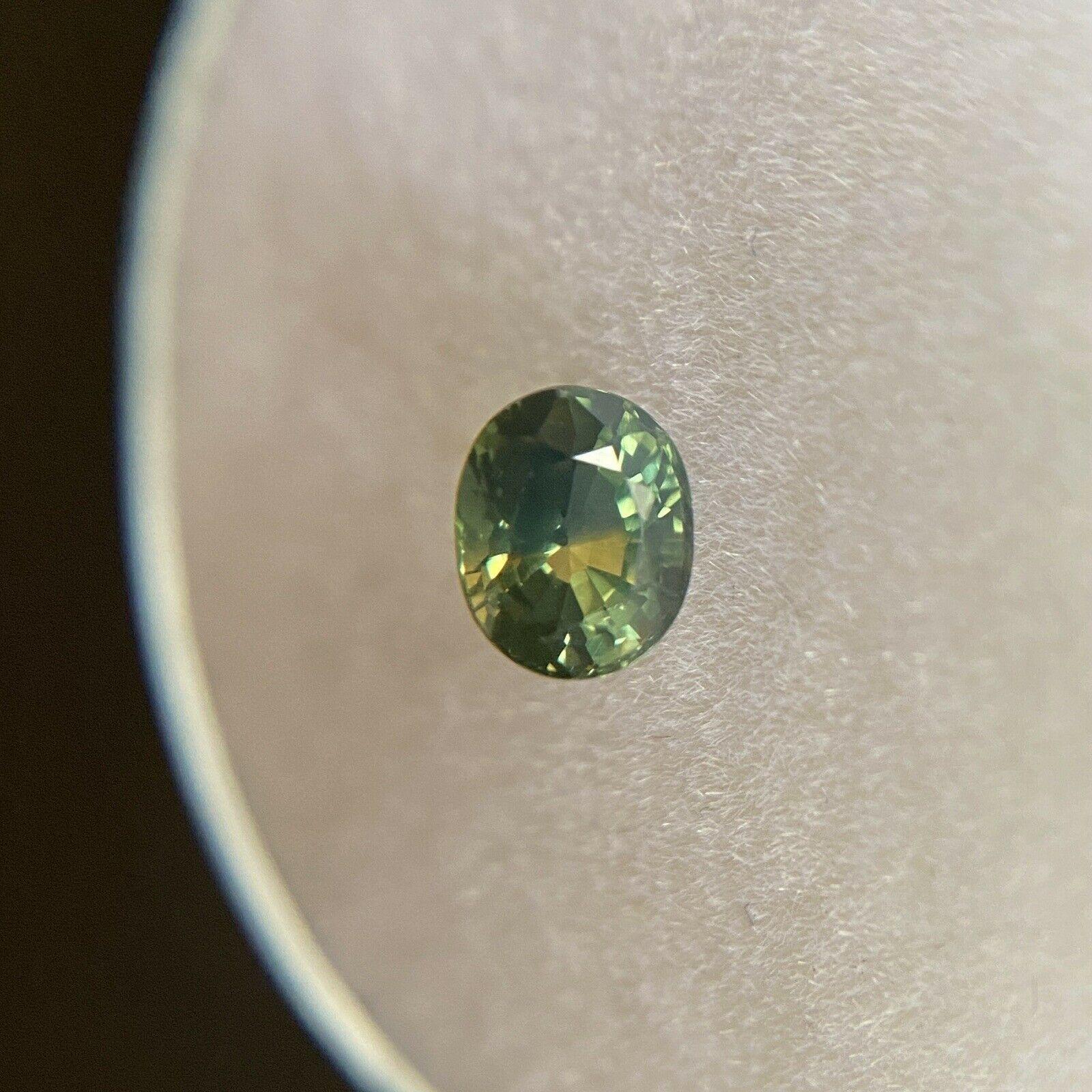Unbehandelter Parti Farbe Australien Saphir 0.50ct Blau Grün Gelb Oval 4.8x4mm

Natürlicher unbehandelter grünlich-gelb-blauer Parti-Colour/Bi-Colour australischer Saphir Edelstein. 
0.48 Karat mit einer schönen und einzigartigen