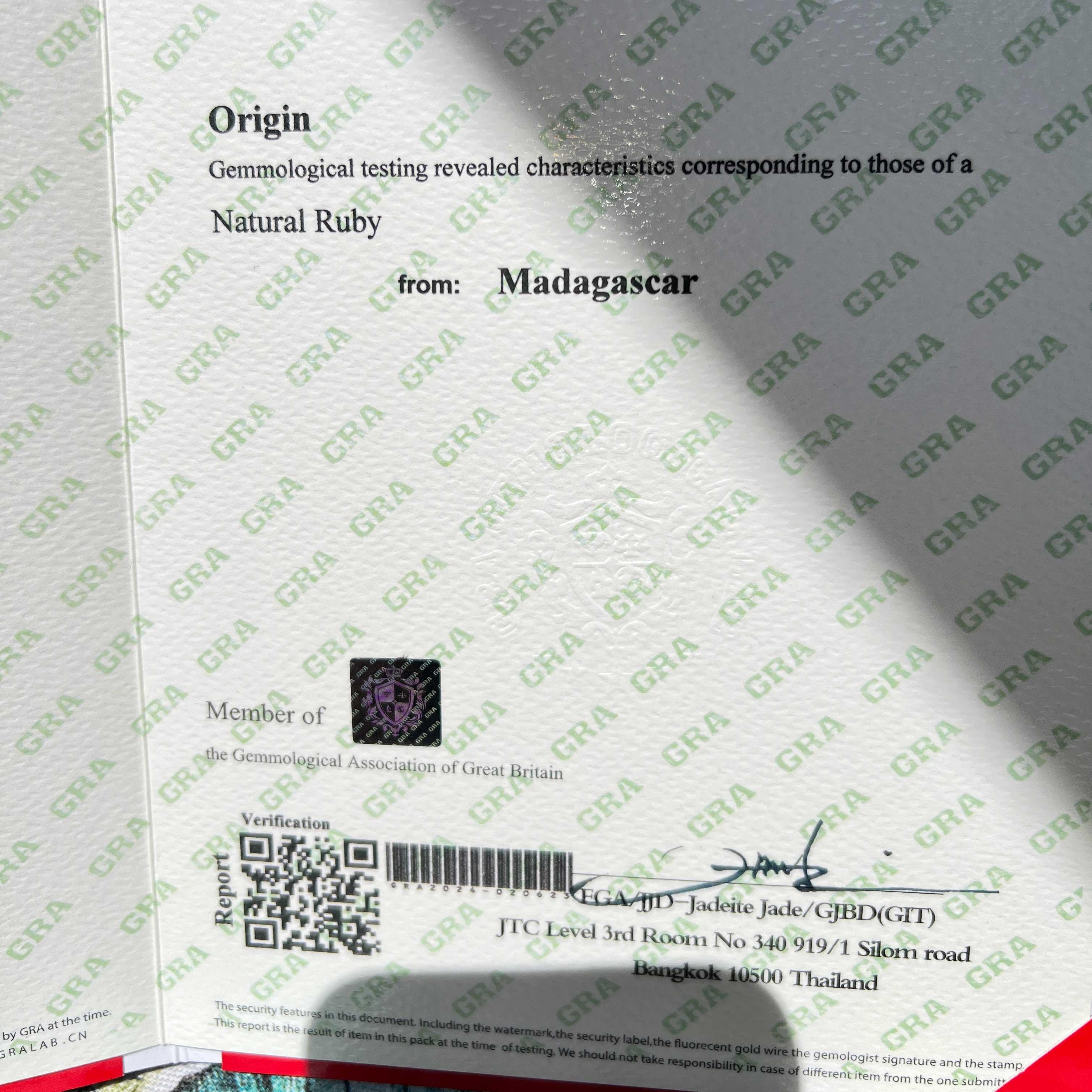 Rubí sin tratar Andilamena Madagascar 1,89 ct GRA certificado 9x5x4 mm Cojín Moderno en venta