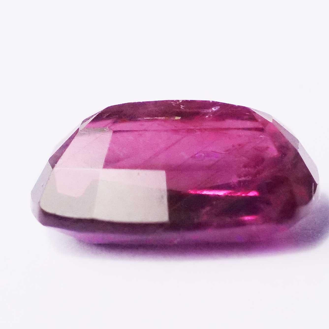 Rubí sin tratar Andilamena Madagascar 1,89 ct GRA certificado 9x5x4 mm Cojín en venta 1